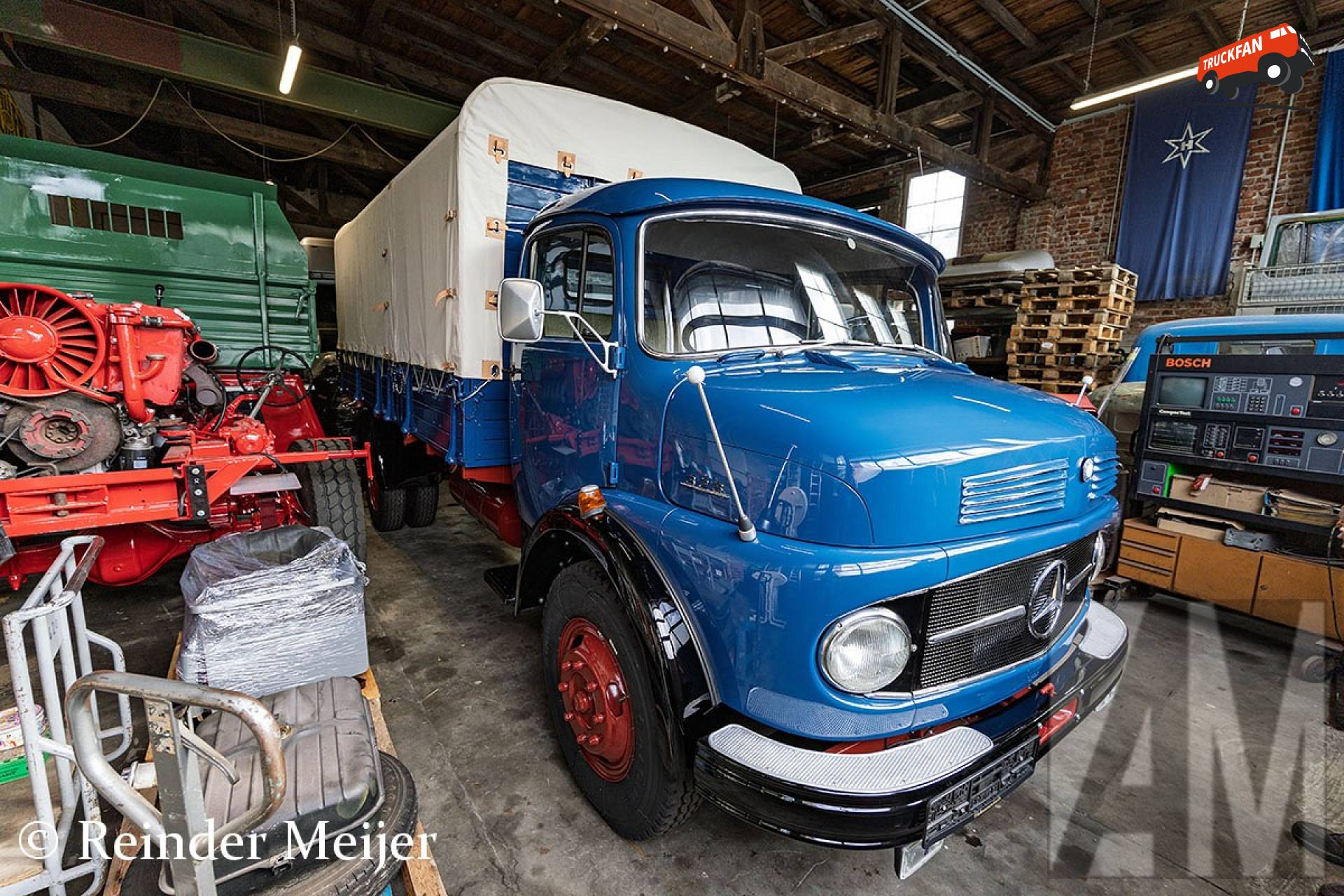 Mercedes-Benz Kurzhauber in Veteranenhalle Selters