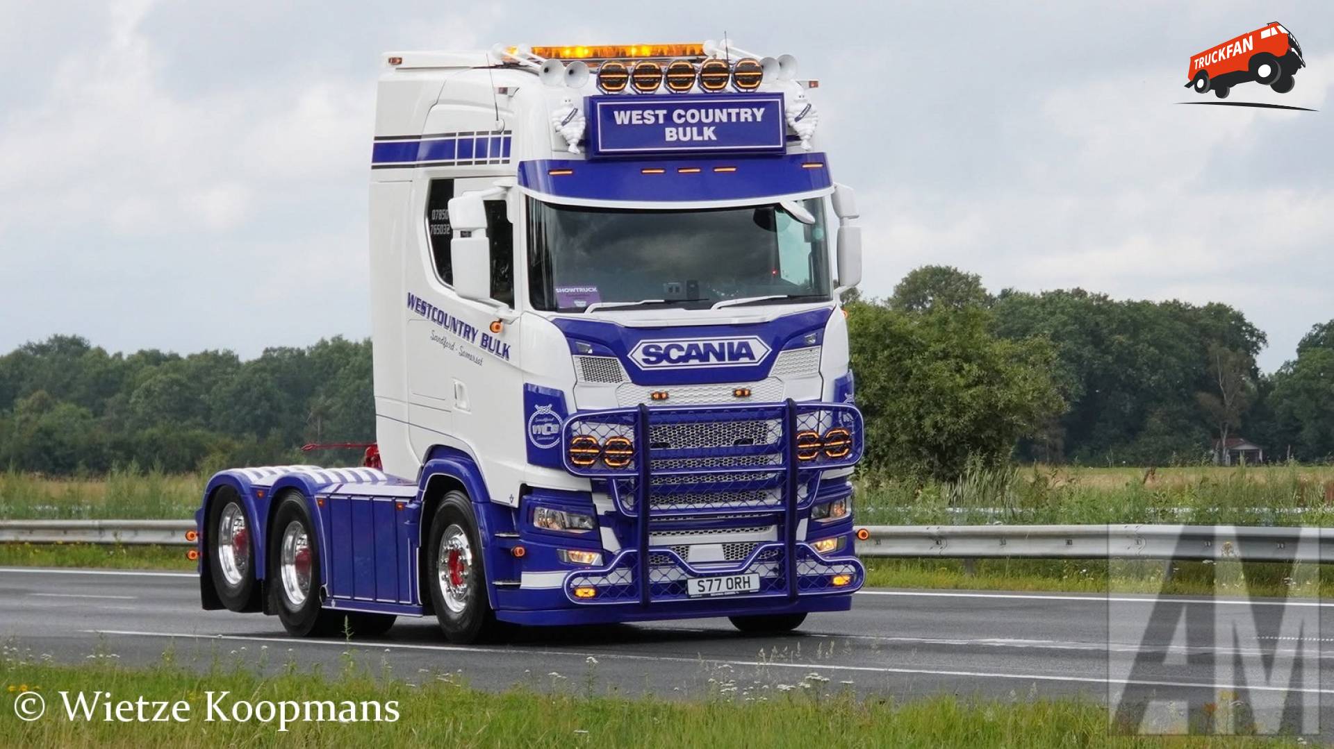 Scania vrachtwagen tijdens Truckstar Festival uittocht