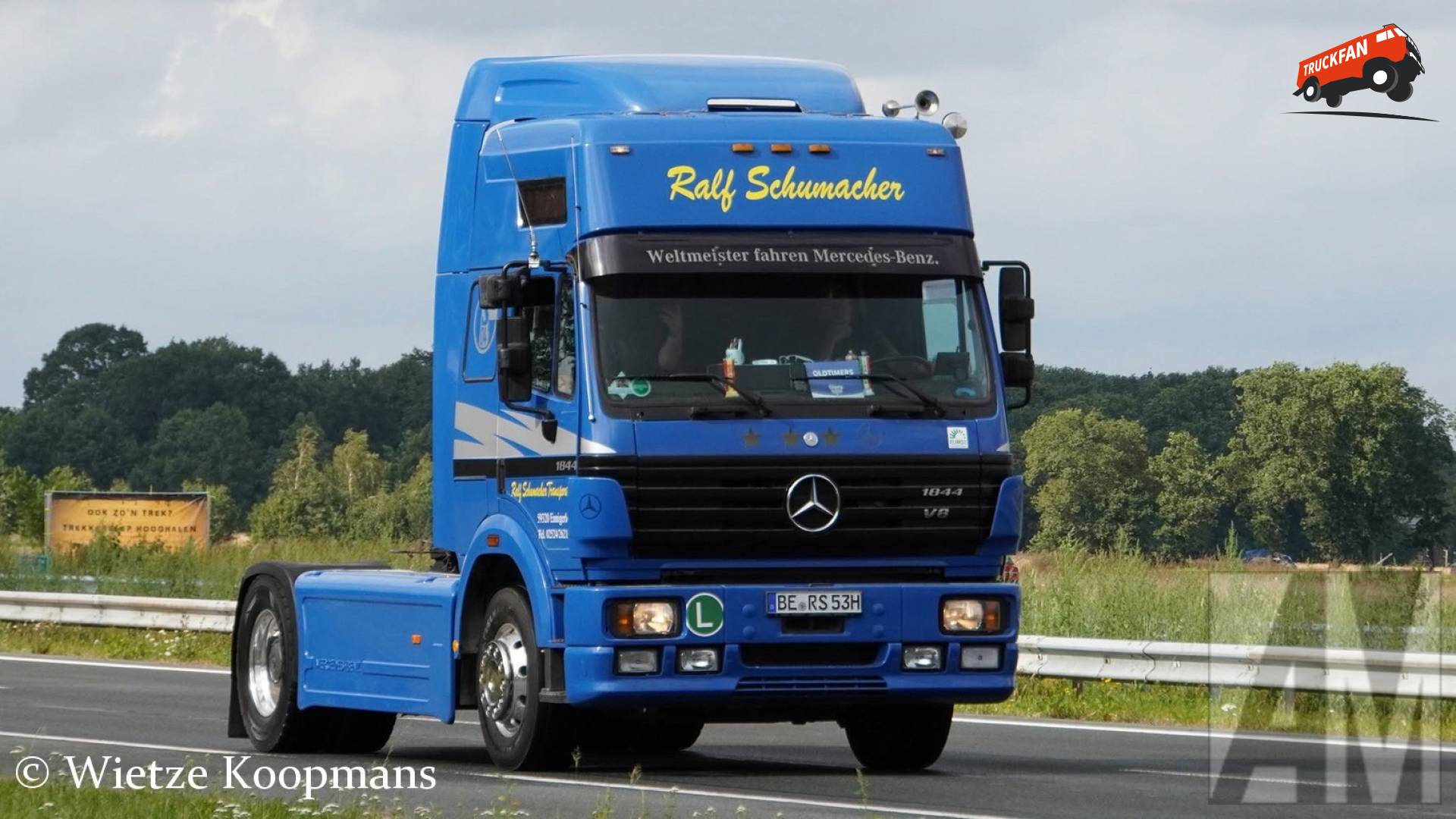 Mercedes-Benz SK 94 bij uittocht Truckstar Festival