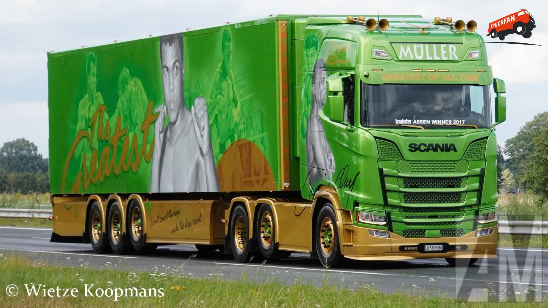 Scania S580 tijdens Truckstar Festival uittocht