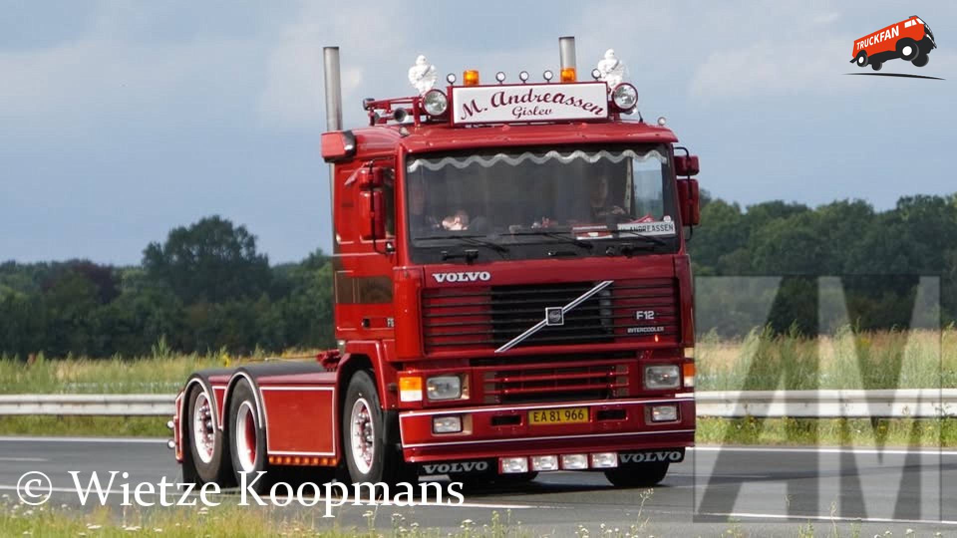 Volvo F12 bij uittocht Truckstar Festival