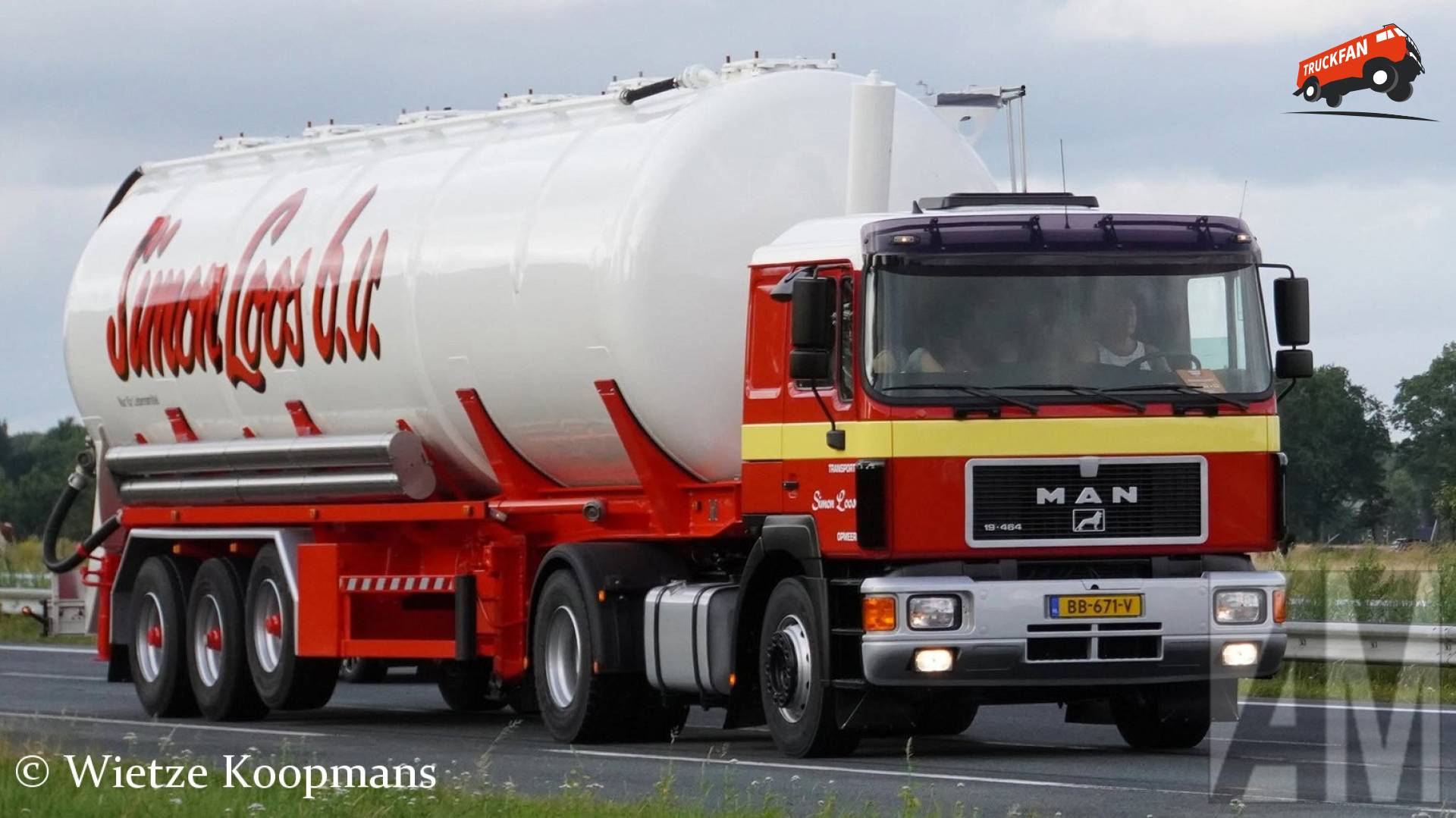 MAN F90 truck bij Beilen op A28