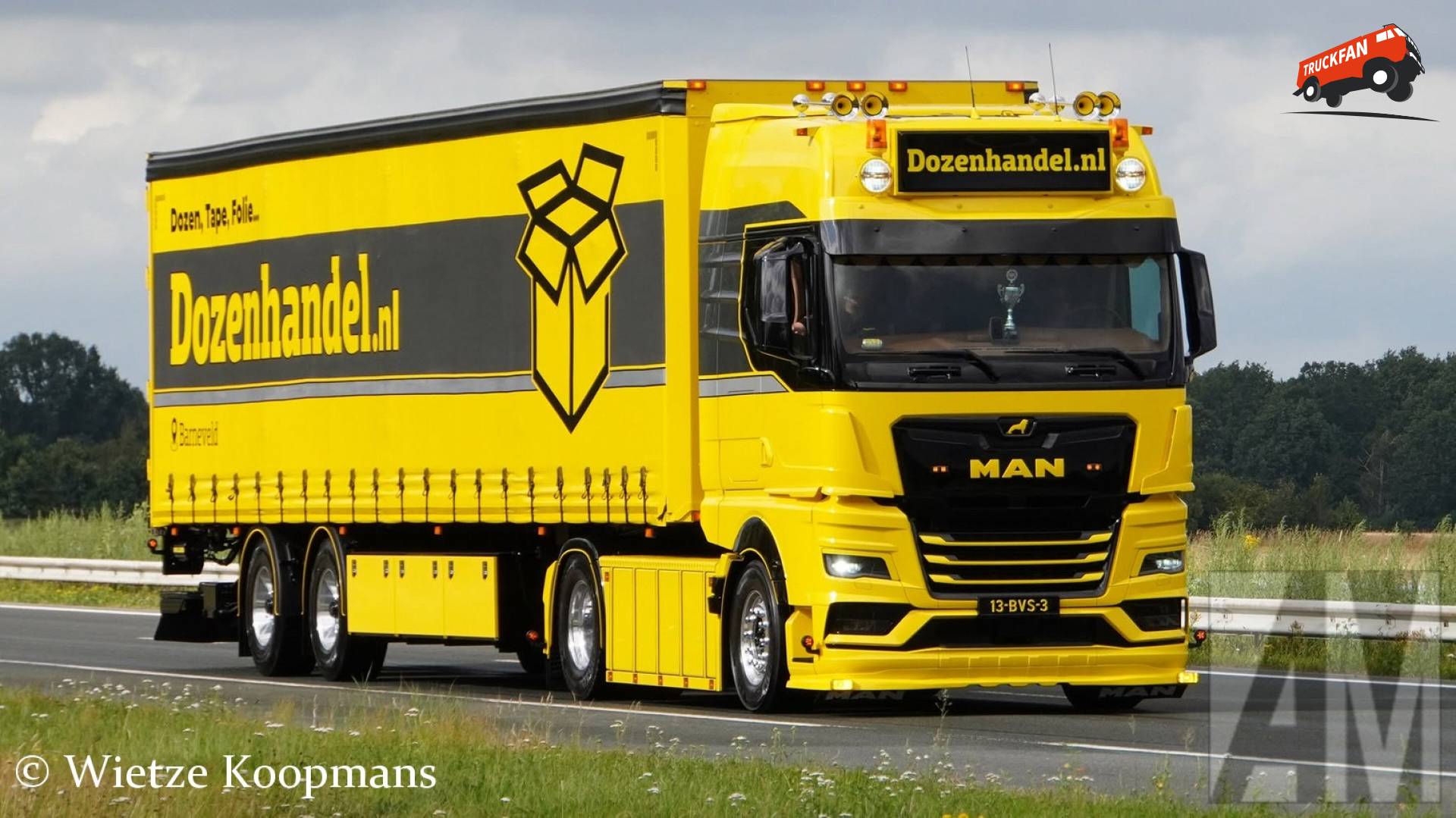 MAN TGX 3rd generatie truck op A28 bij Beilen