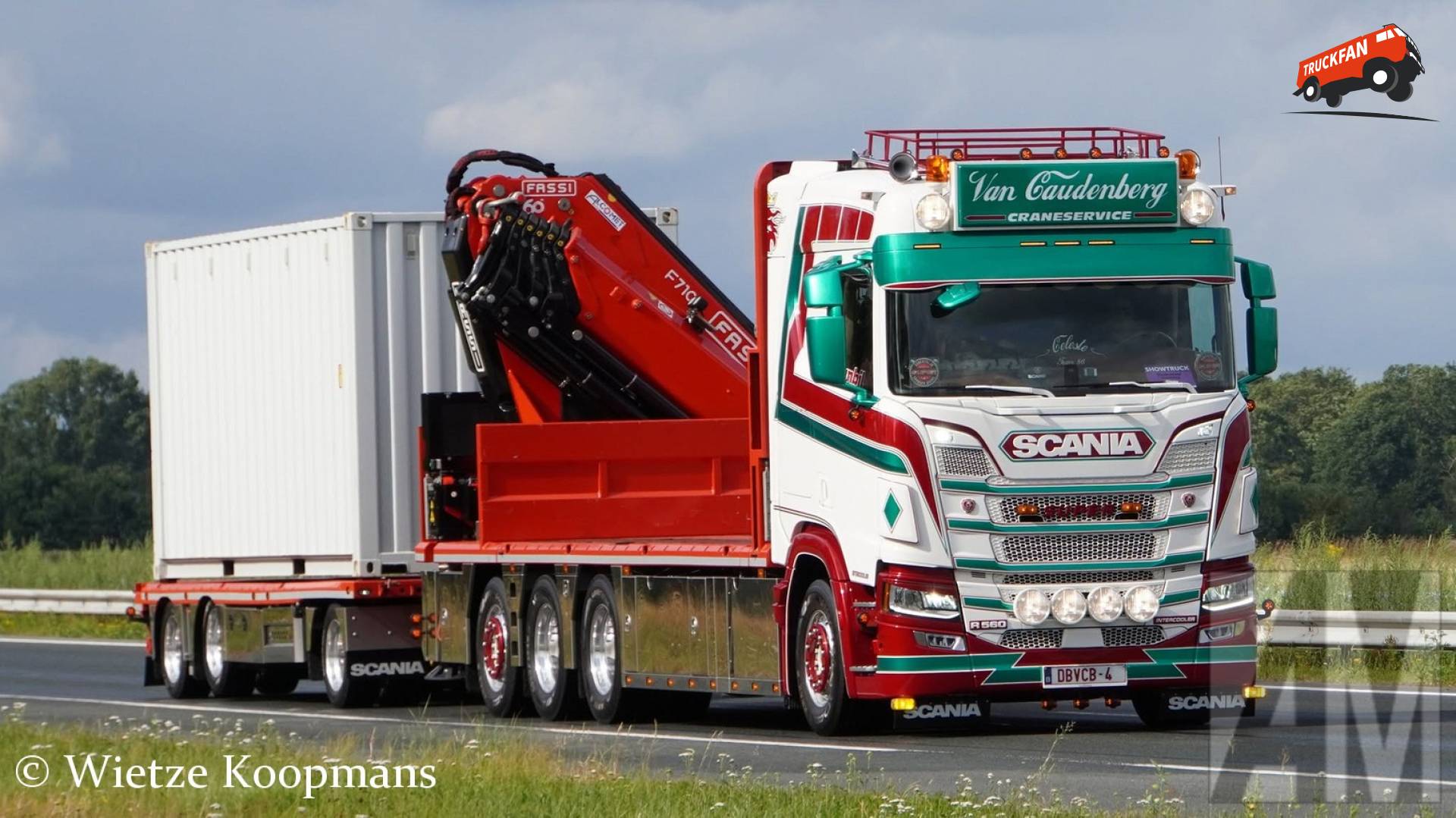 Transport Van Caudenberg Scania R560 op A28