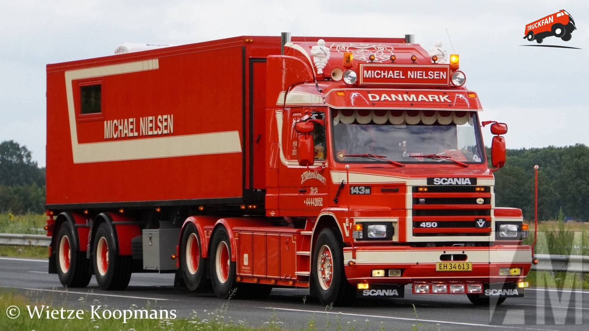 Scania T143 bij Beilen op A28