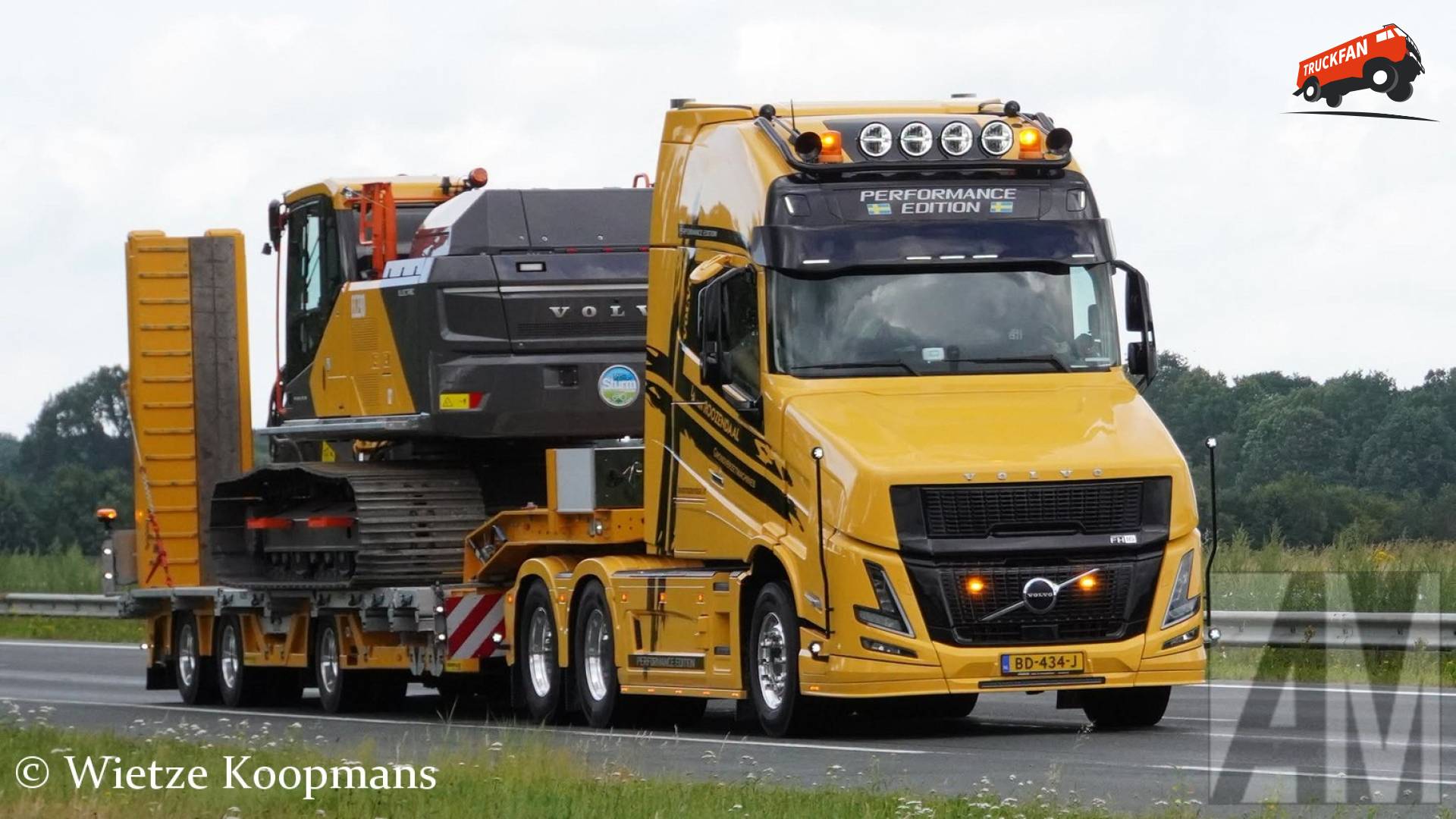 Volvo VT5 Aero bij Truckstar Festival A28