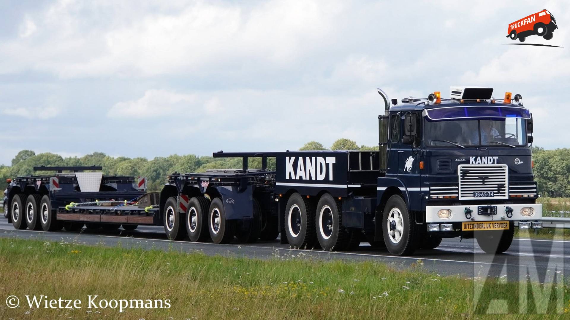 FTF F-8.29D en Nooteboom aanhangwagen bij Beilen