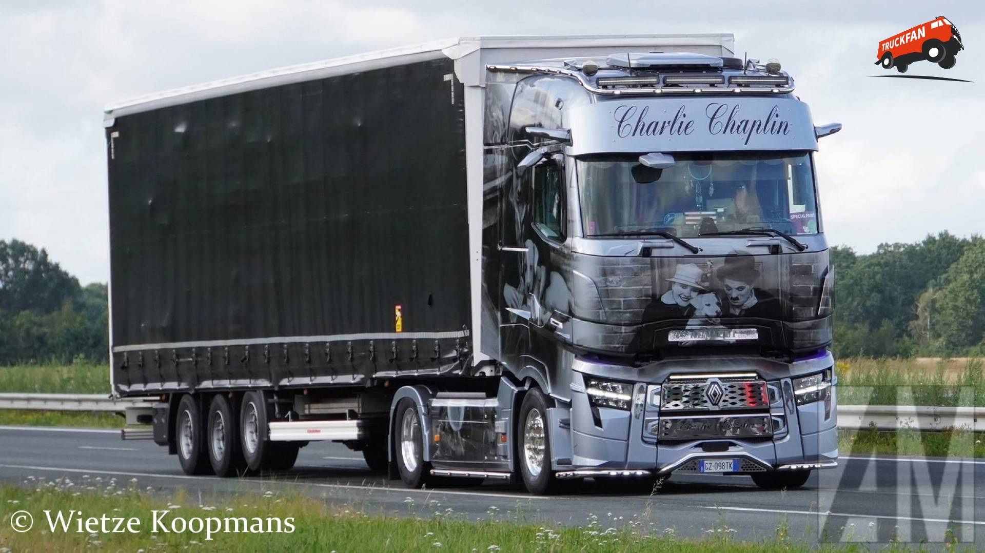 Renault T-serie bij Beilen op de A28