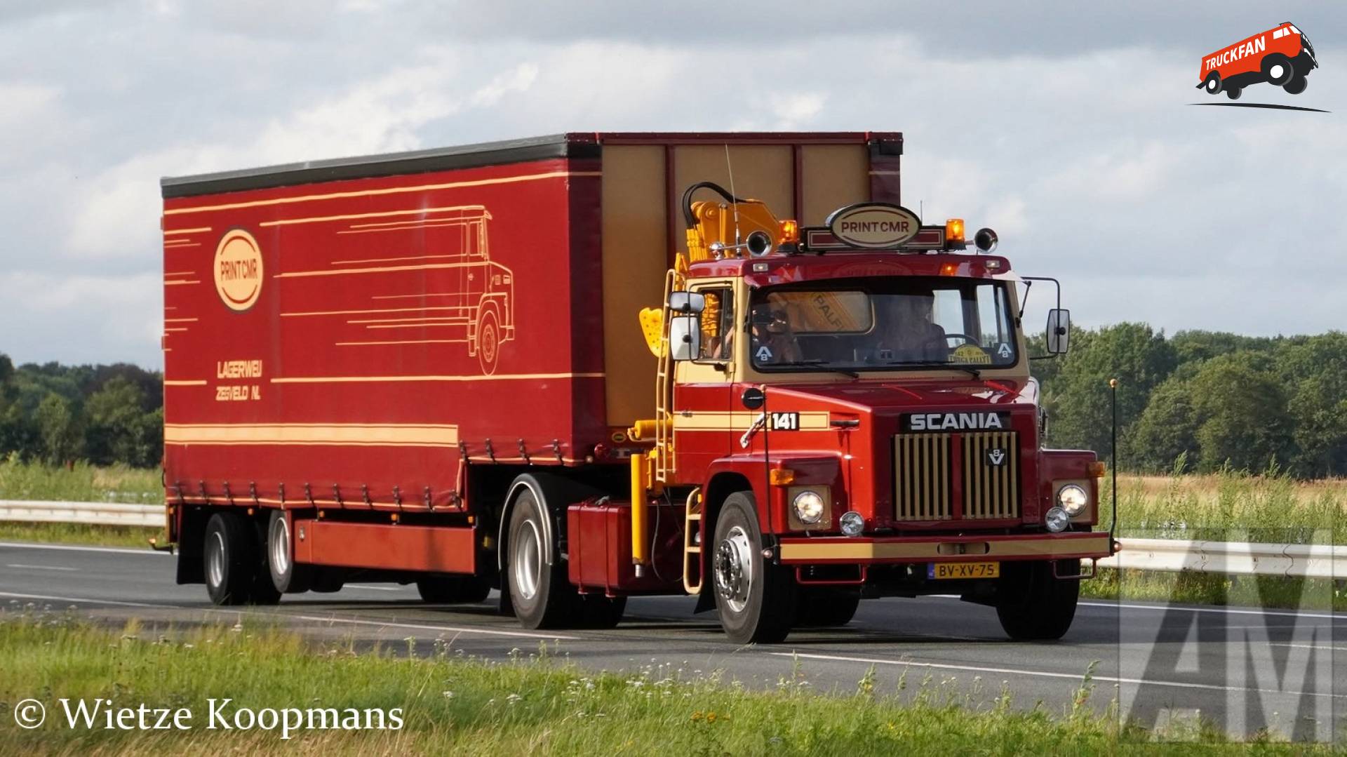 Scania L141 bij Truckstar Festival-uittocht Beilen
