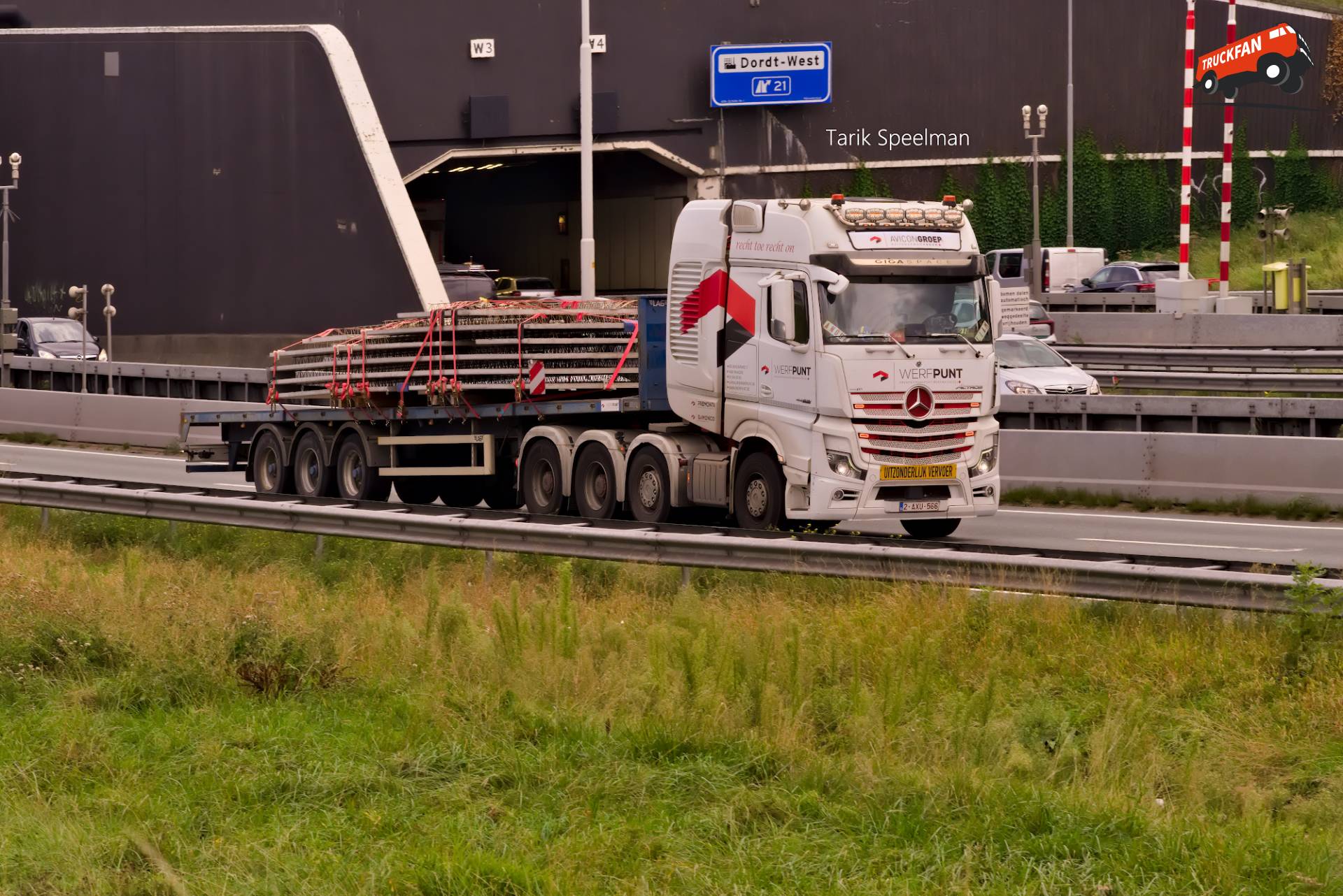 Mercedes-Benz Actros MP5 vrachtwagen op A16