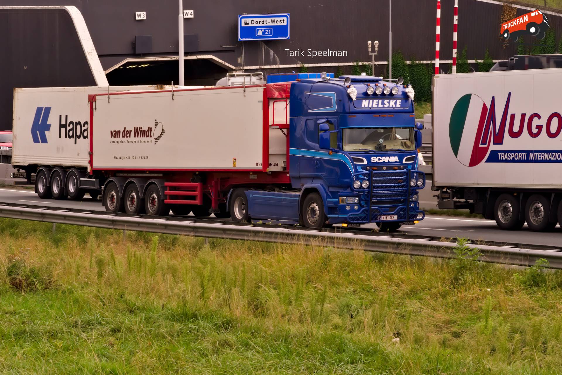 Scania R580 vrachtwagen van Nielske op A16