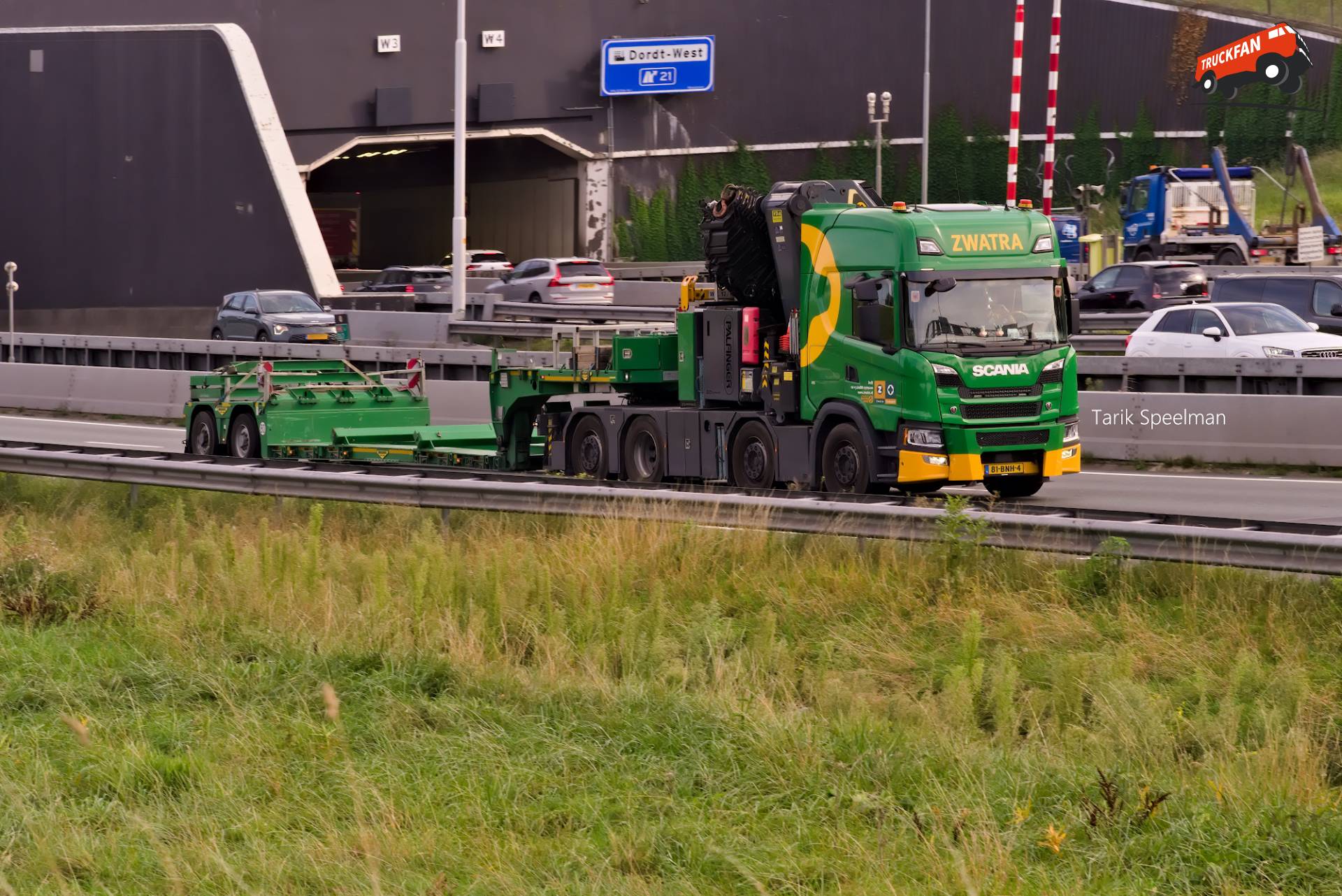295, Scania G500 van Zwatra op de A16