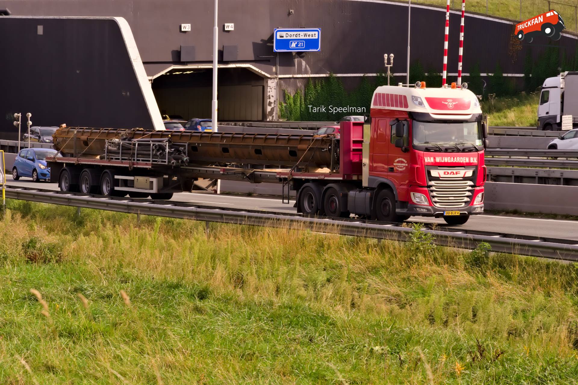 DAF XF Euro 6 vrachtwagen met kenteken 00-BLR-4