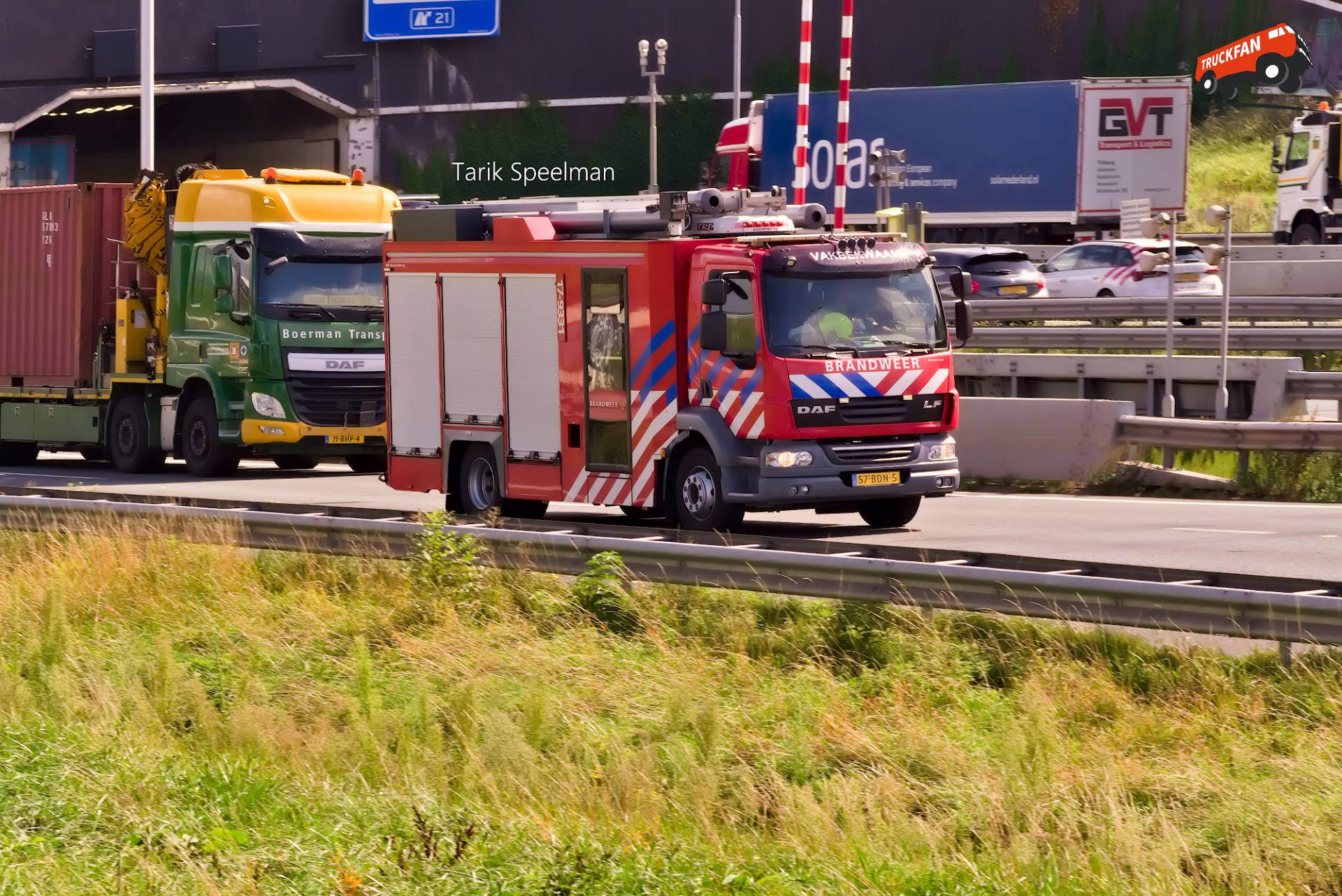 17-9331, DAF LF55 Brandweer Rotterdam-Rijnmond op A16