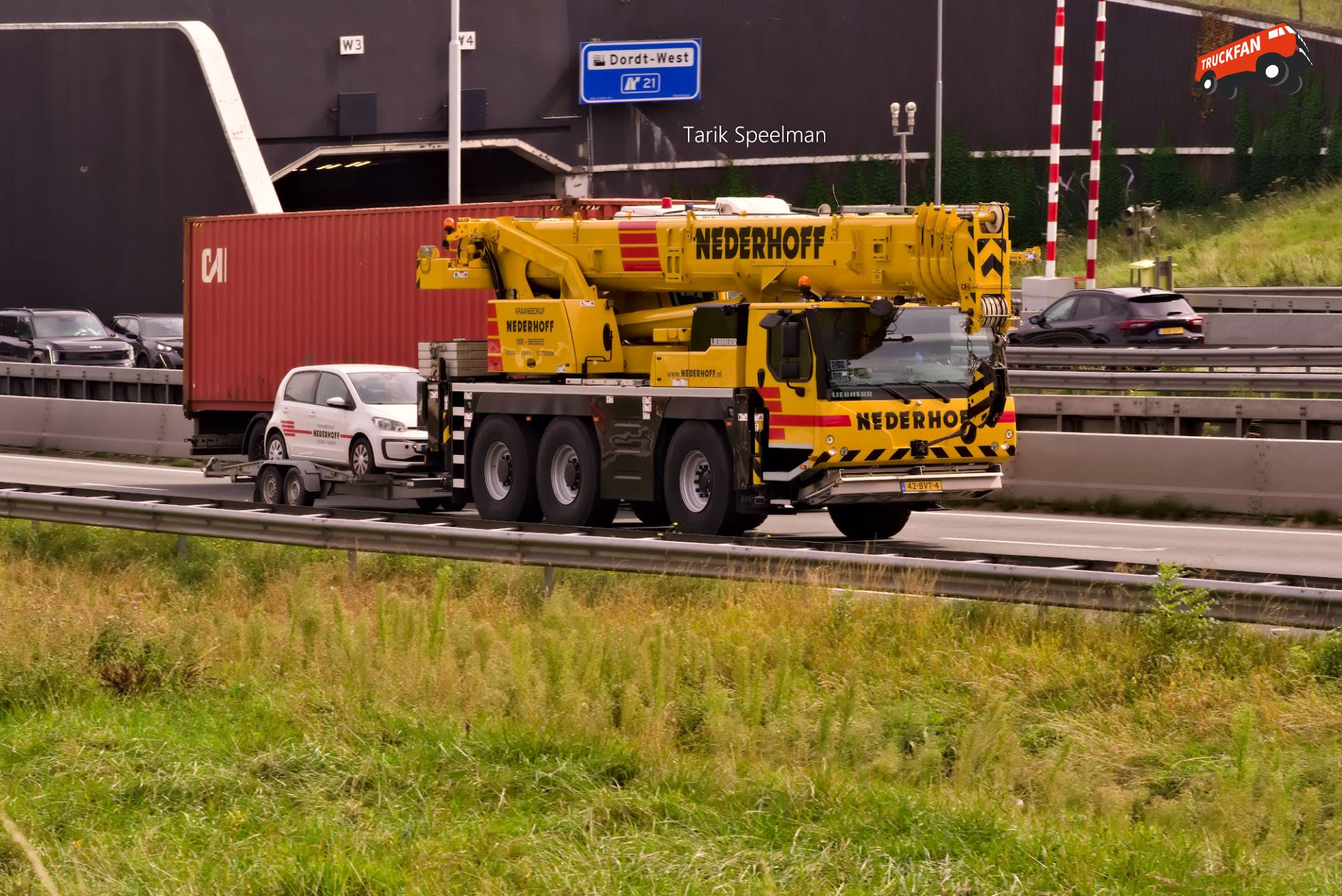 Hijskraan Liebherr LTM 1055-3.2 op A16