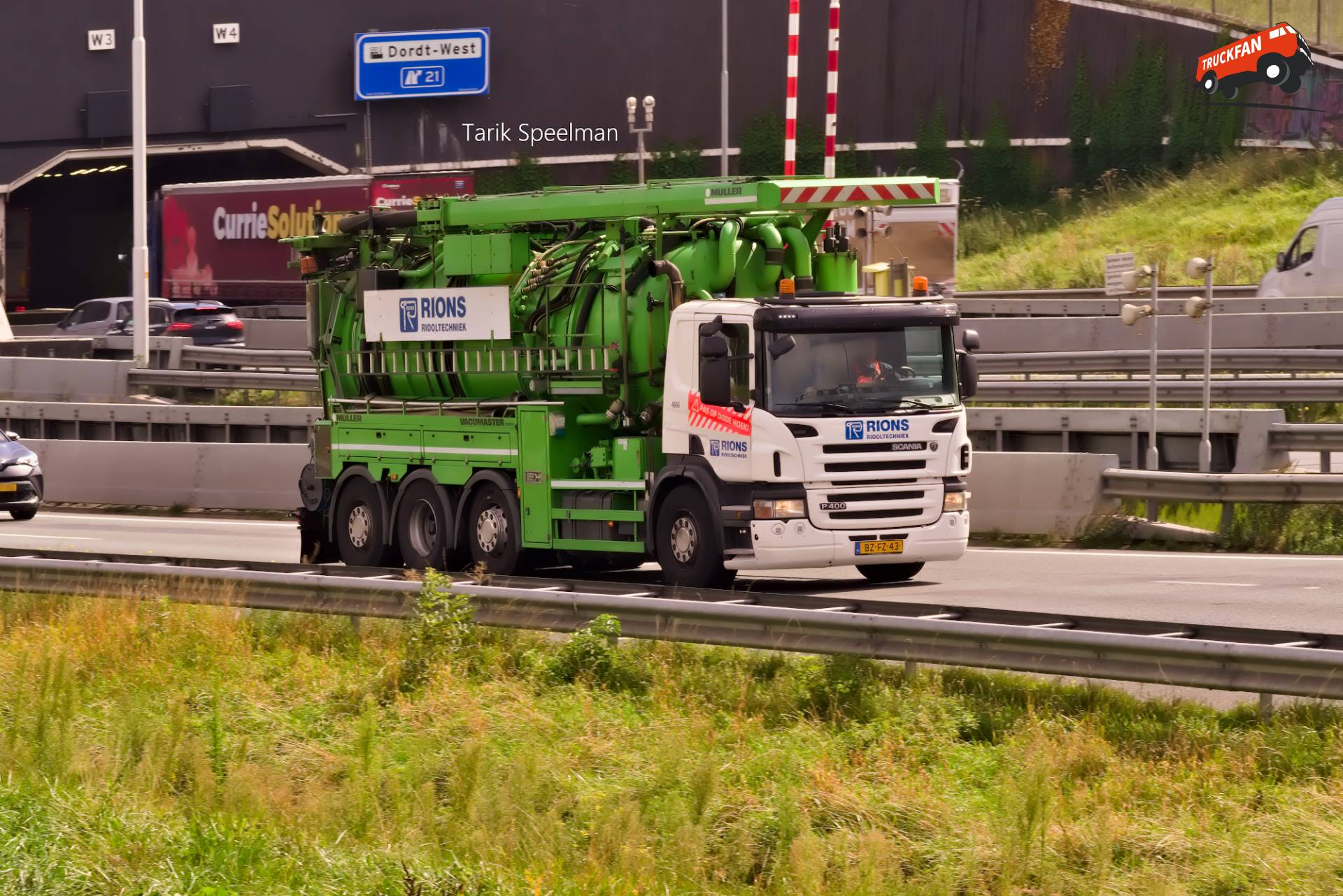 4666, Scania P400 van Rions Riooltechniek op A16