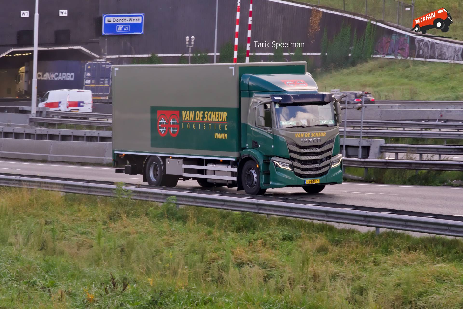 Iveco T-Way vrachtwagen van Van de Scheur