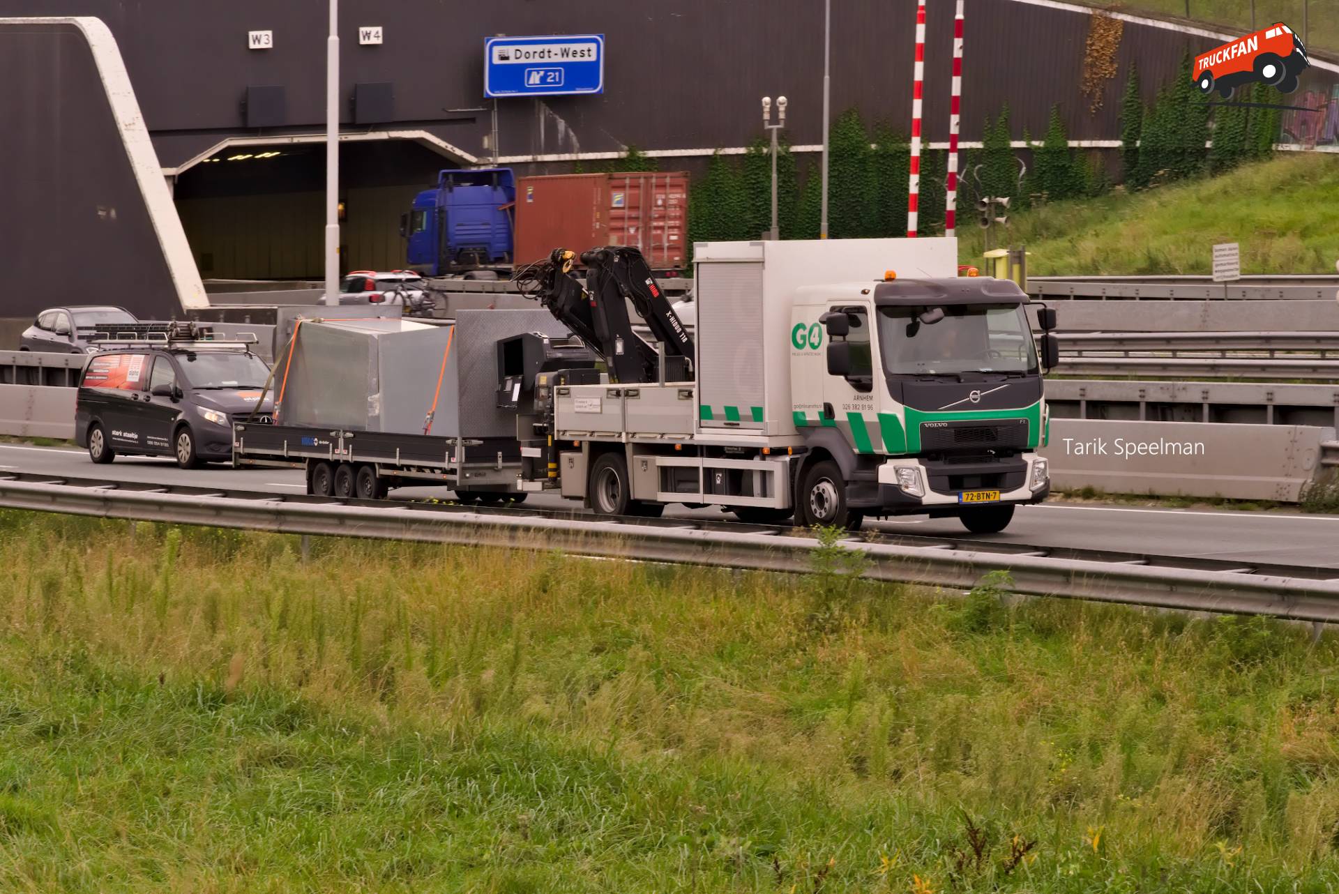 Volvo FL vrachtwagen met kenteken 72-BTN-7