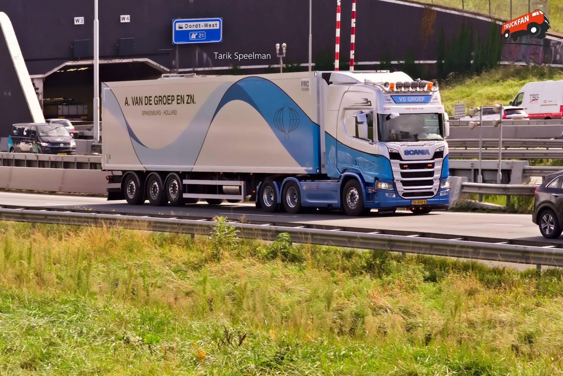 Scania R590 vrachtwagen met kenteken 96-BXH-8