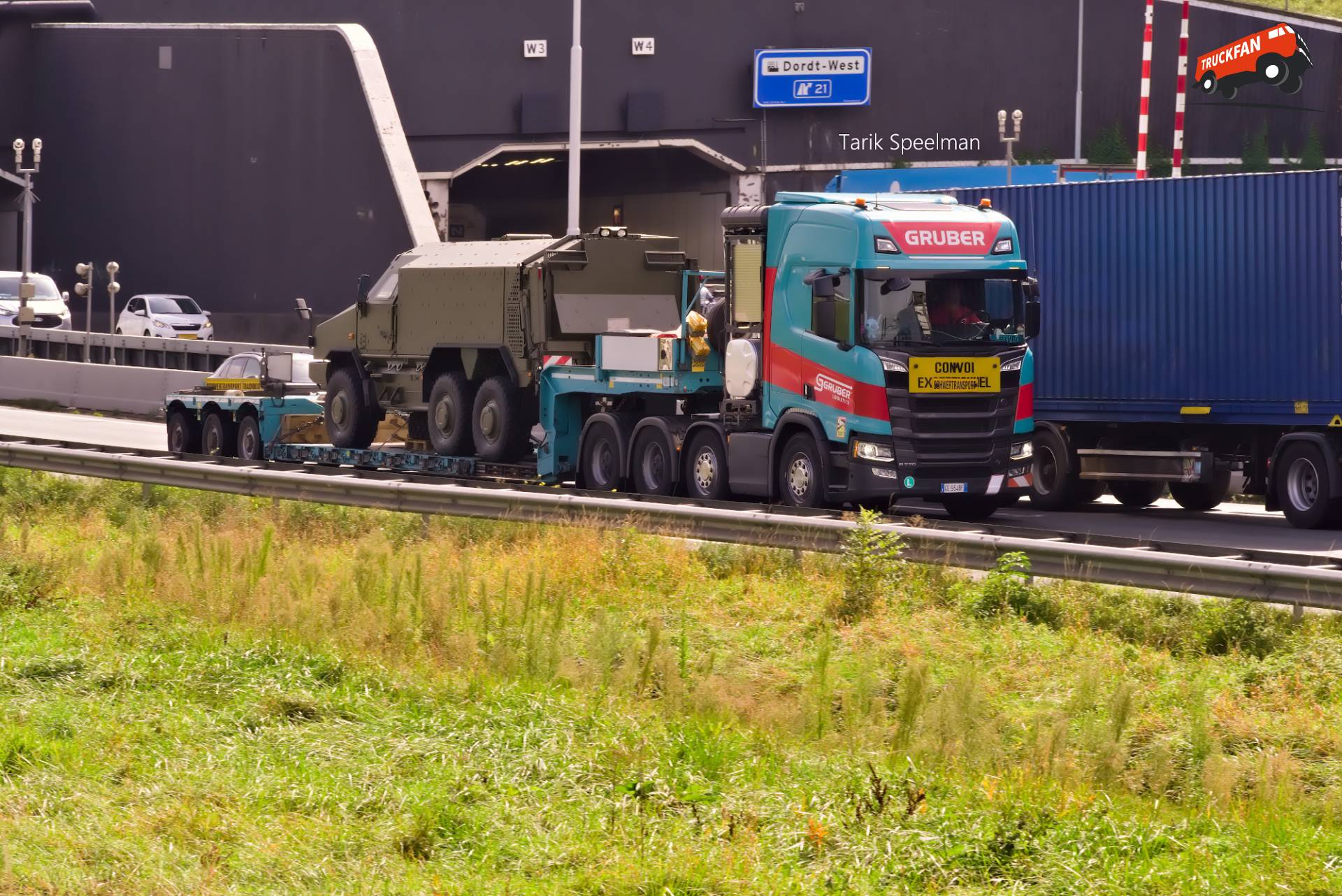 Scania R770 en KMW Dingo met kenteken GE-954BF