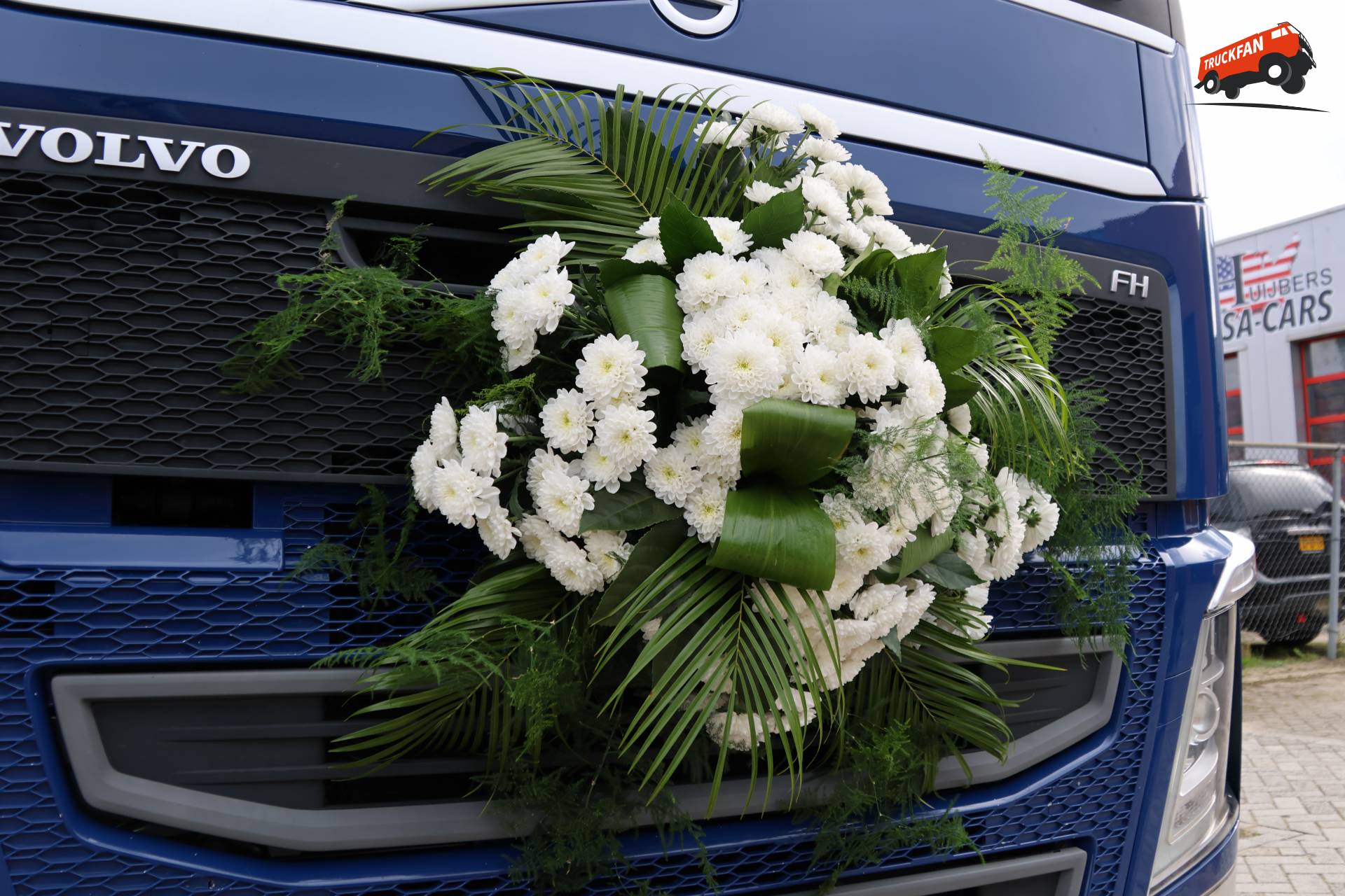 Volvo FH truck owned by Dekker Chrysanten