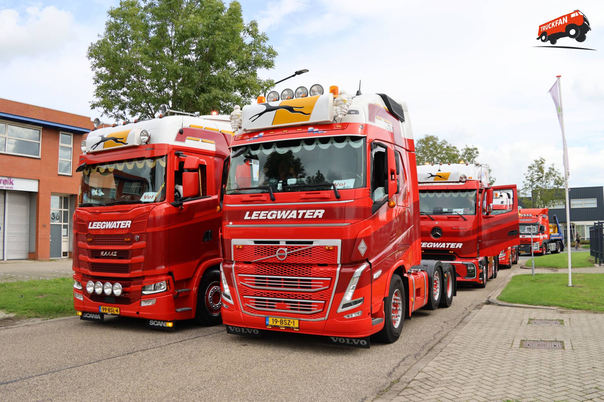 Scania S500 en Volvo FH vrachtwagens