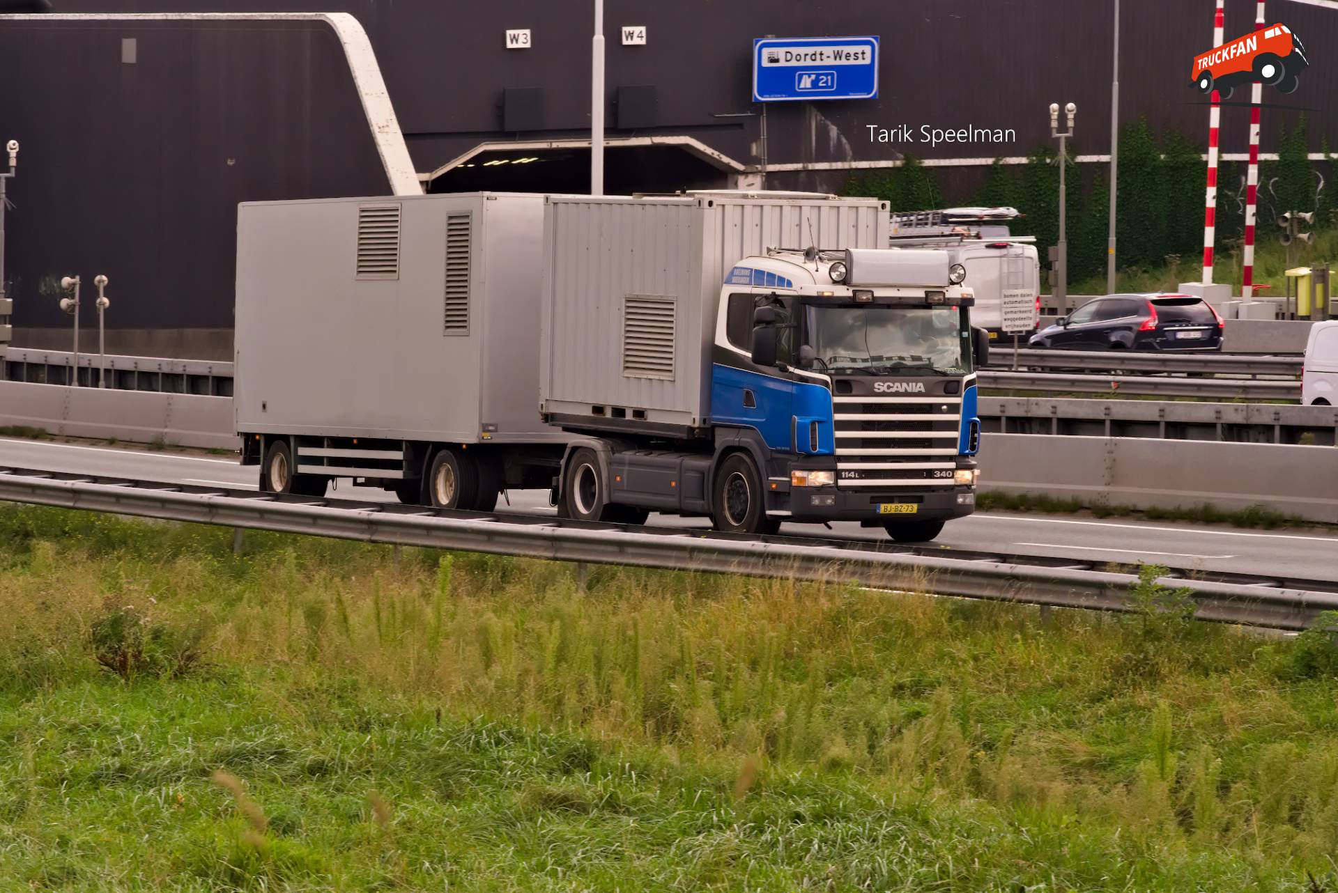 Scania 114L vrachtwagen met kenteken BJ-BZ-73