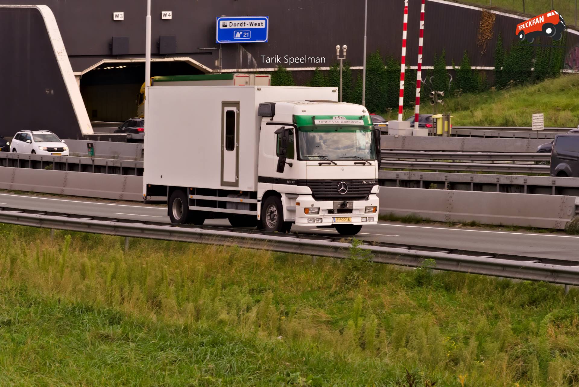 Mercedes-Benz Actros MP1 1831 met kenteken BL-GG-18