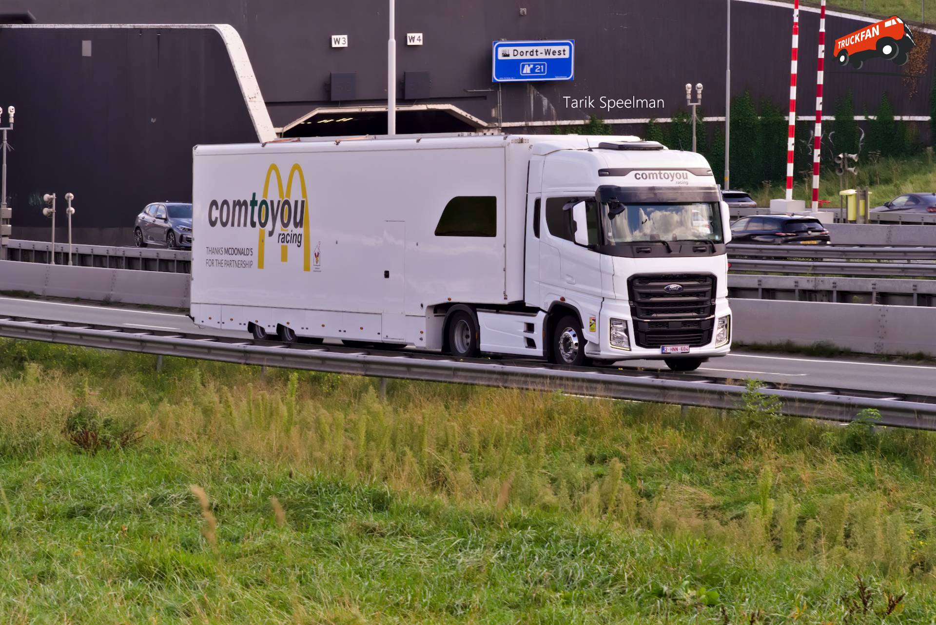 Ford F-Max race car transport on A16