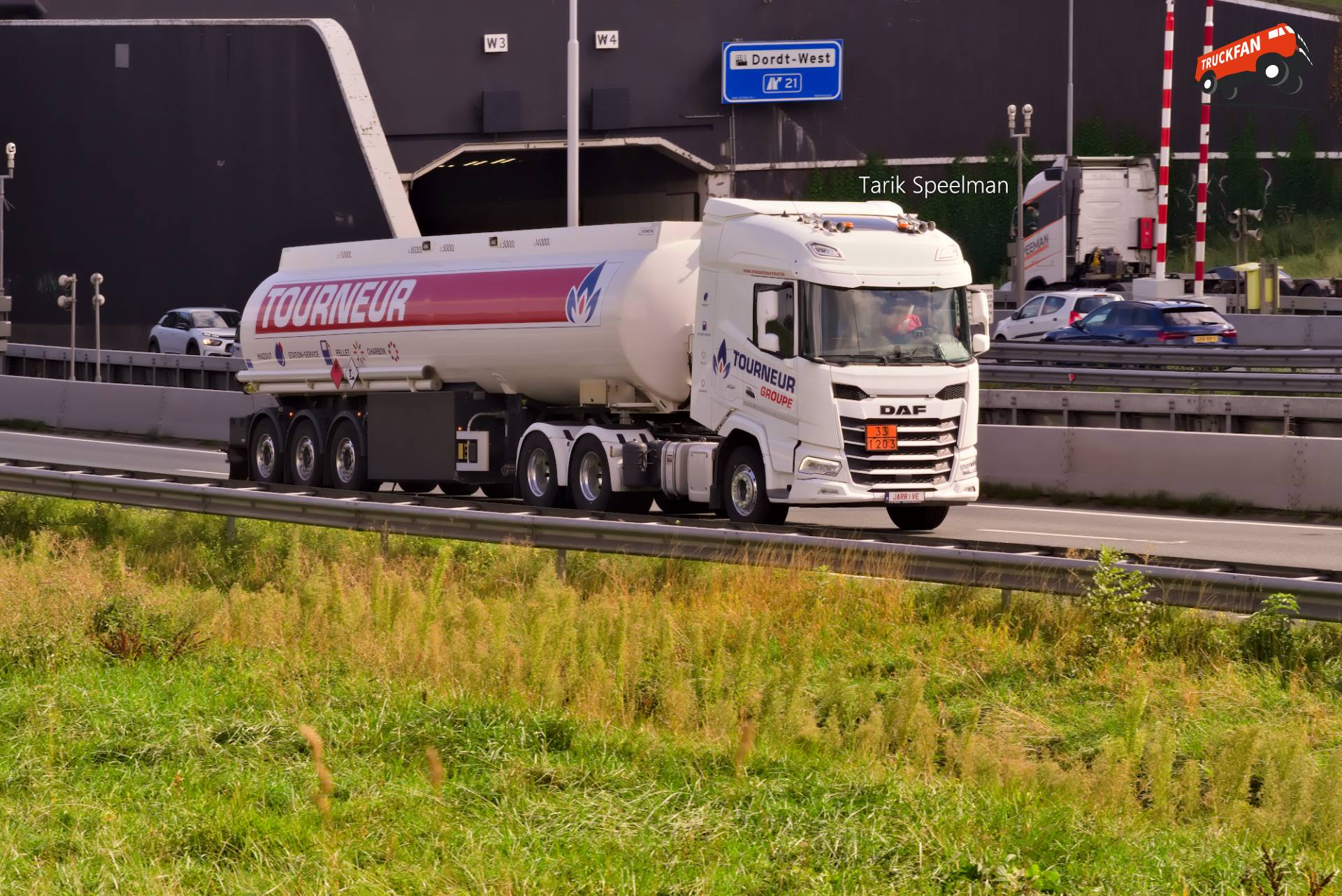 DAF XF 2021 vrachtwagen op A16