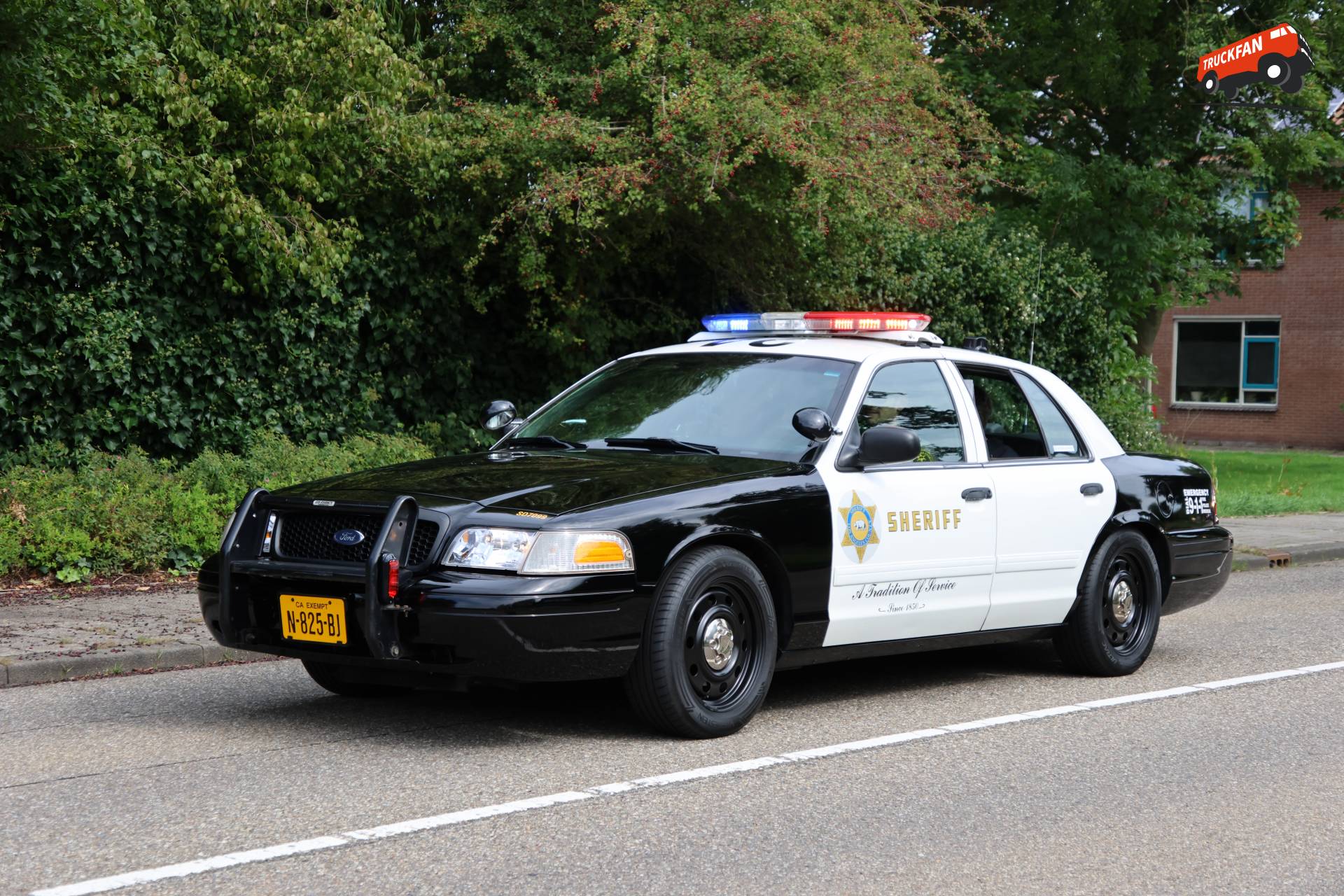 Ford Crown Victoria van Sheriff