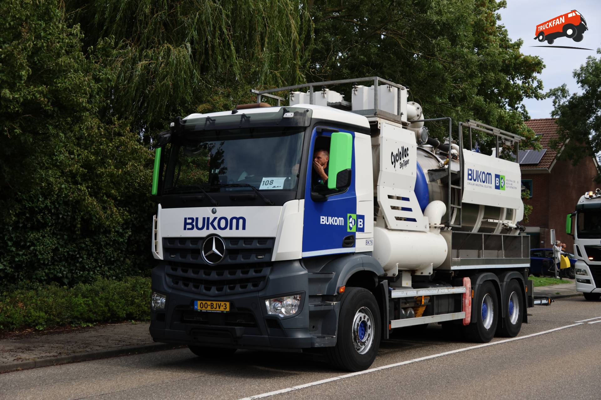 Mercedes-Benz Arocs vrachtwagen van Bukom