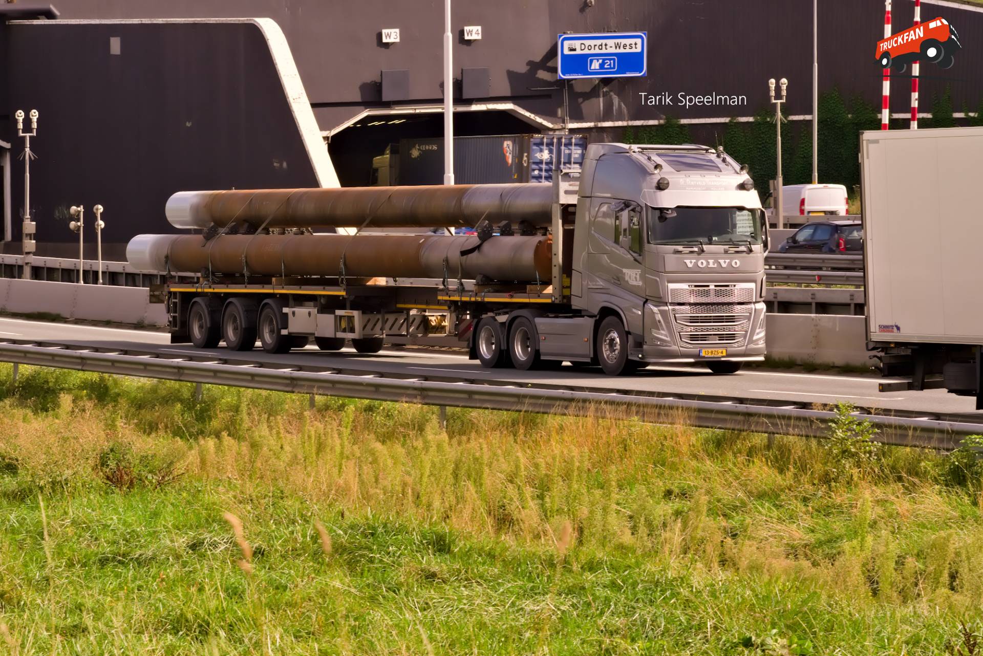 Volvo FH 5th Gen vrachtwagen met kenteken 13-BZS-4