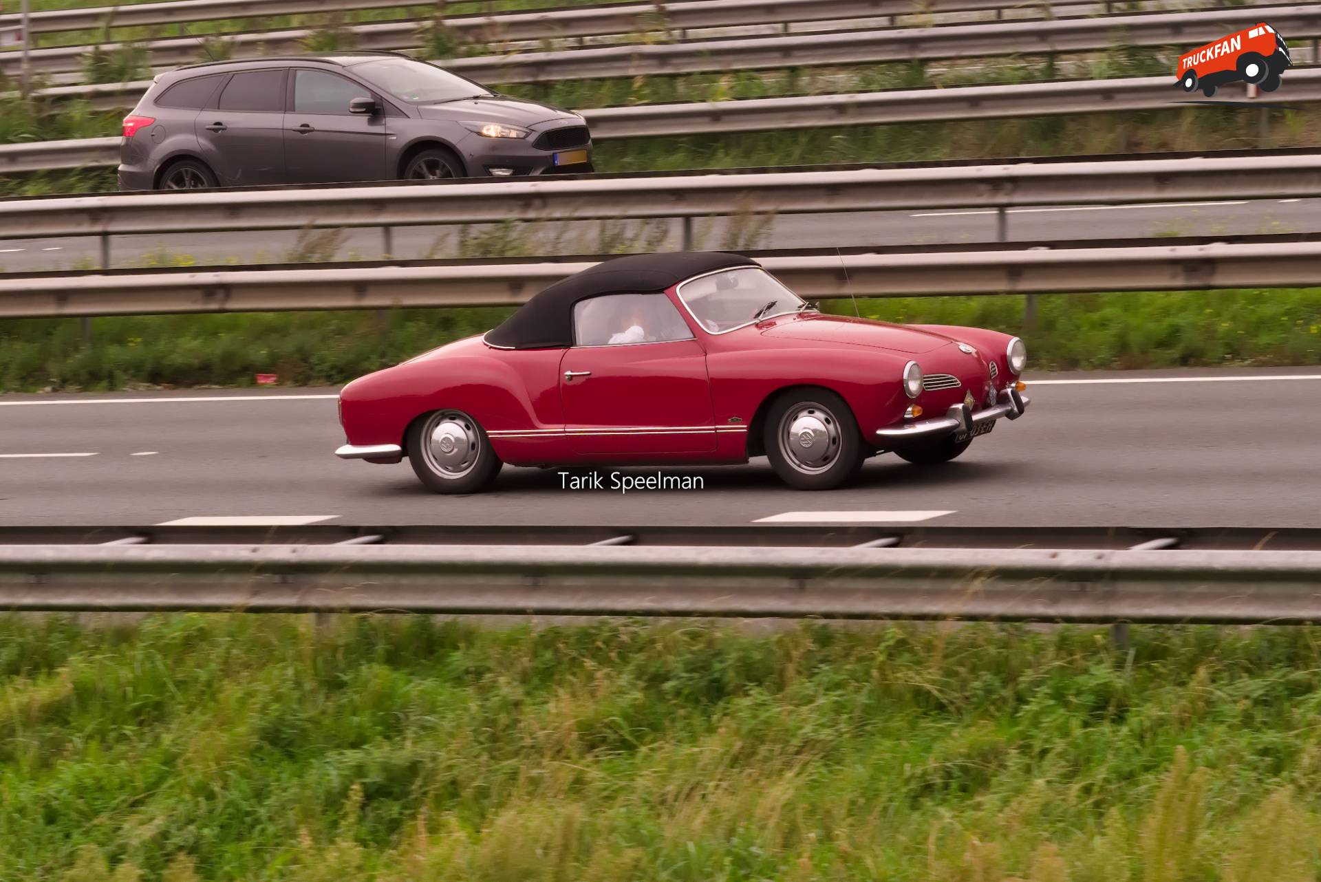 Volkswagen Karmann-Ghia Cabriolet op de A16