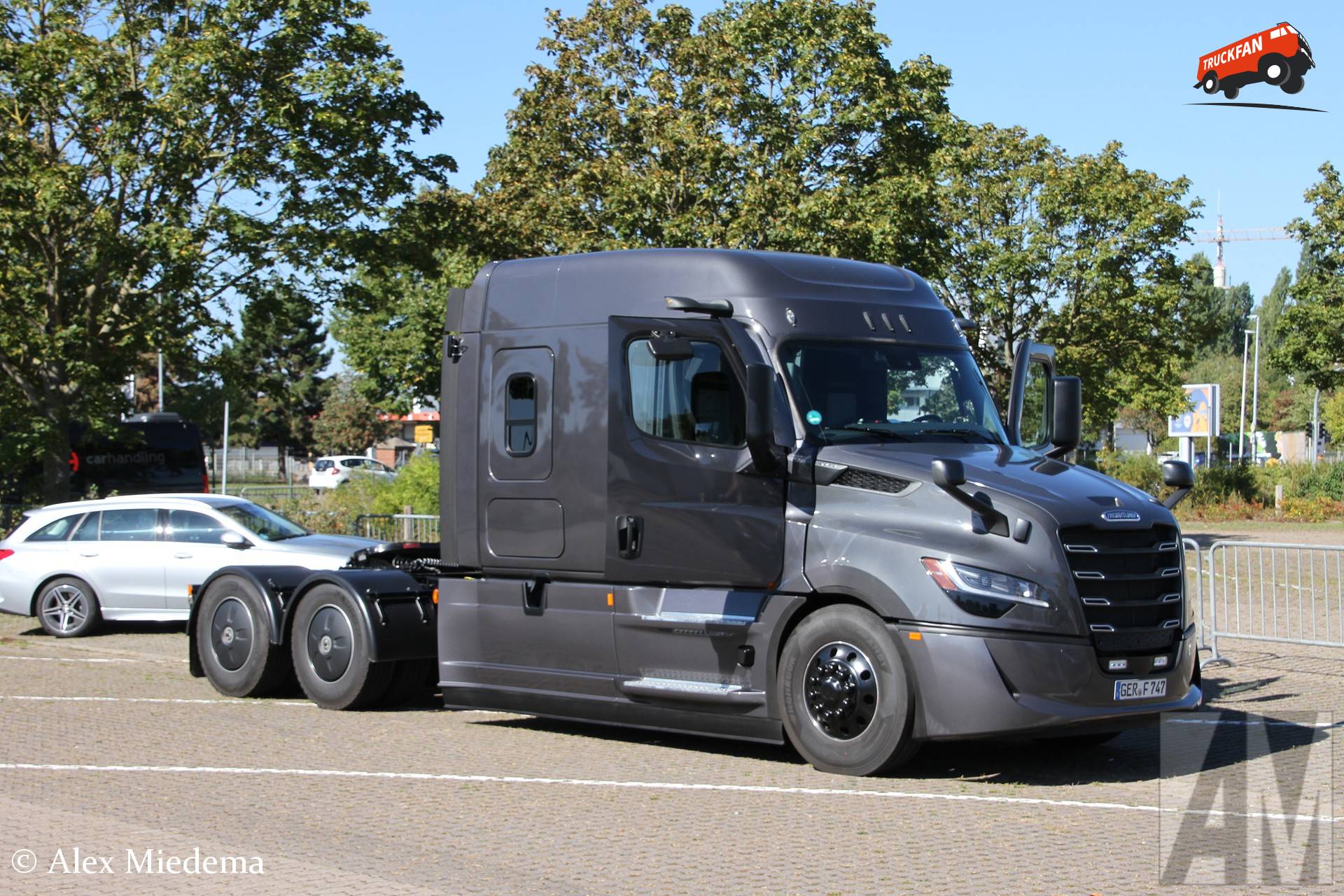 Daimler had haar eigen mini-evenement waar je niet alleen met verschillende Actrossen kon rijden, maar ook met deze Freightliner Cascadia.