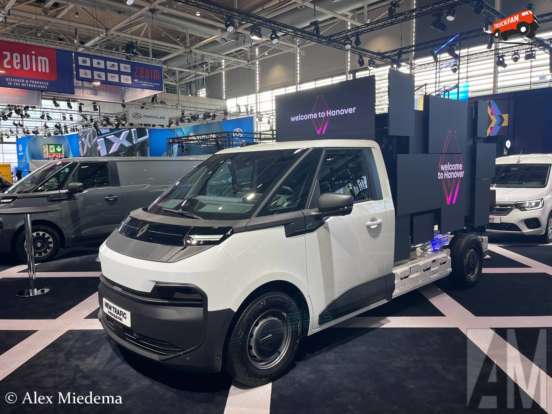 De nieuwe Renault Trafic was direct al in vele verschillende uitvoeringen te zien. 