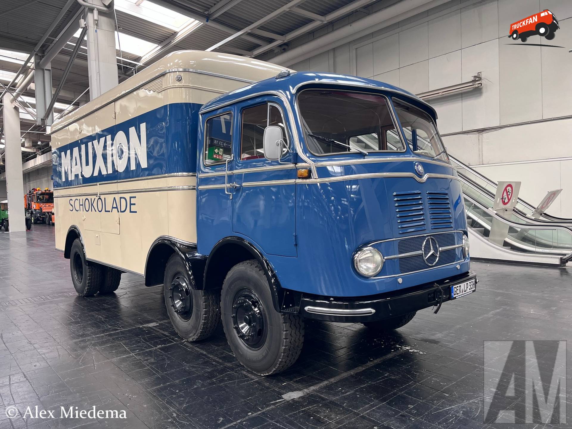 Na de persavond had Mercedes-Benz de voertuigen die maar kort op de stand waren goed verstopt. Maar niet goed genoeg. 
