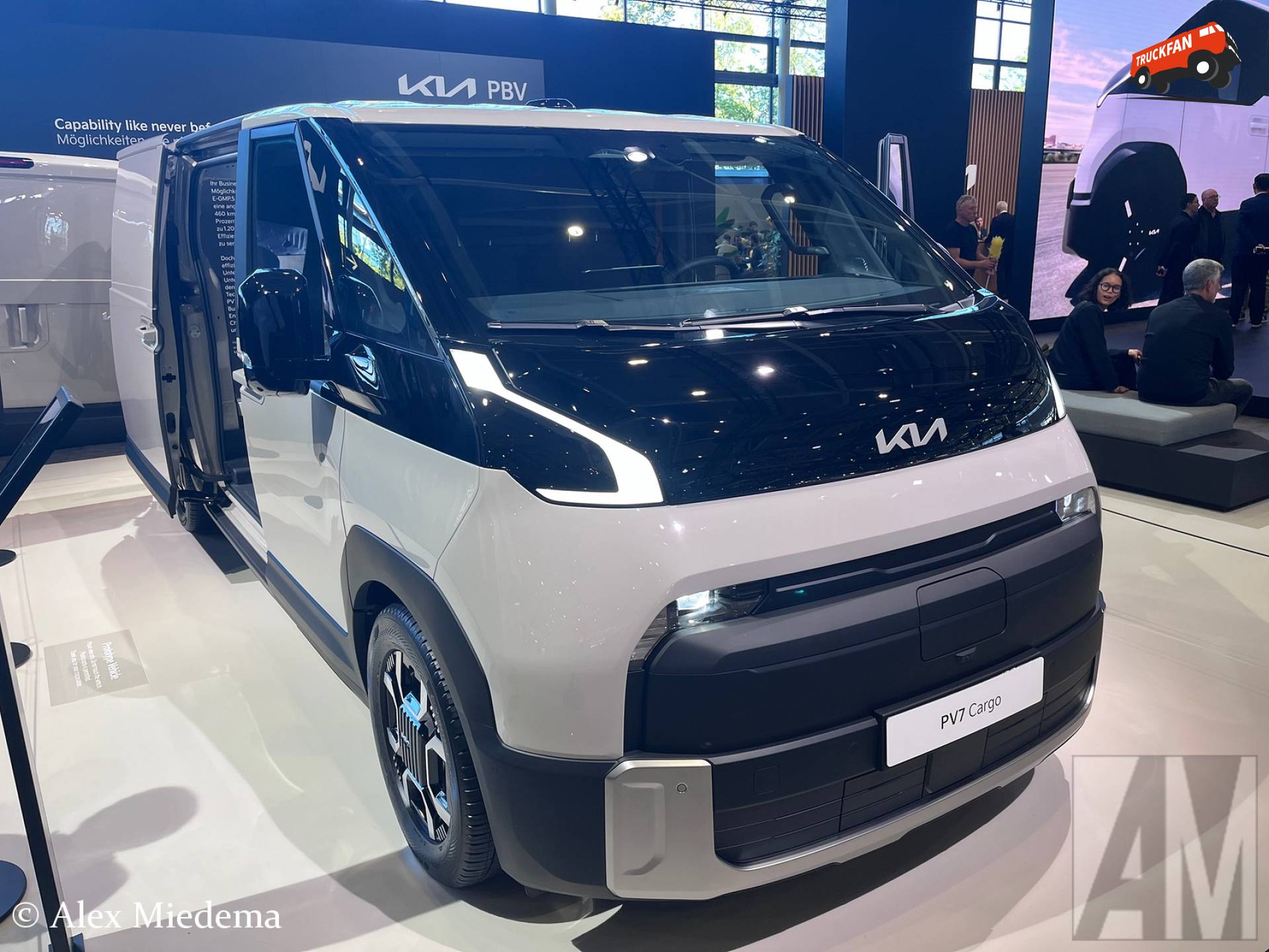 Op de IAA werd de KIA PV7 gepresenteerd, het grotere broertje van de in korte tijd razend populair geworden PV5.