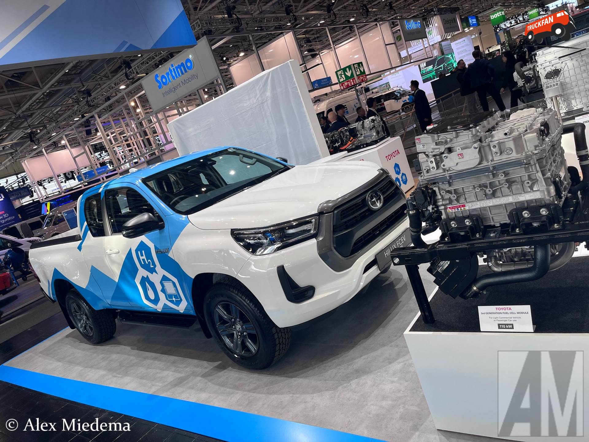 Toyota HiLux FCEV prototype op IAA Transportation 2026