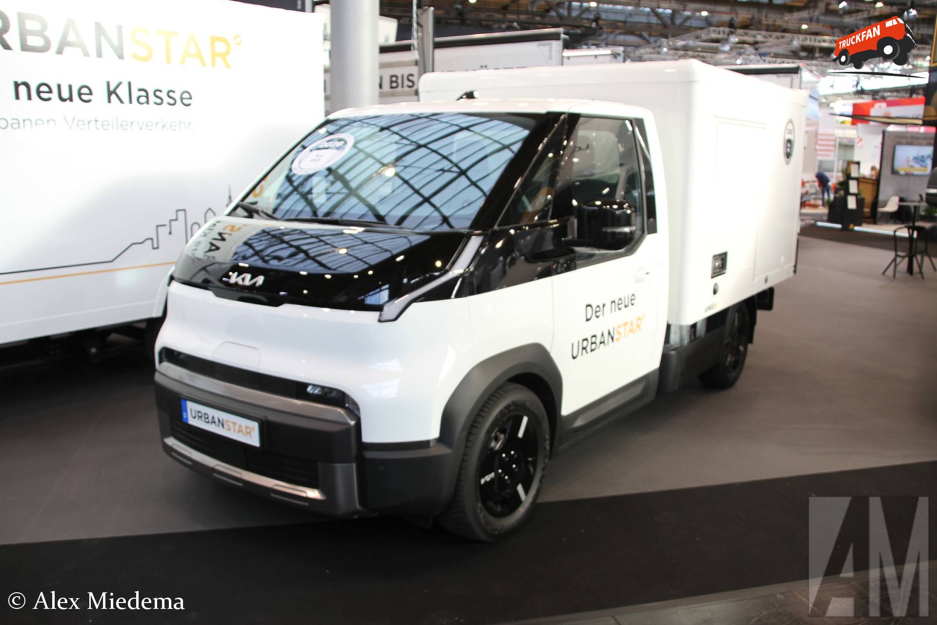 KIA PV5 met Junge UrbanStar carrosserie in Messe Hannover