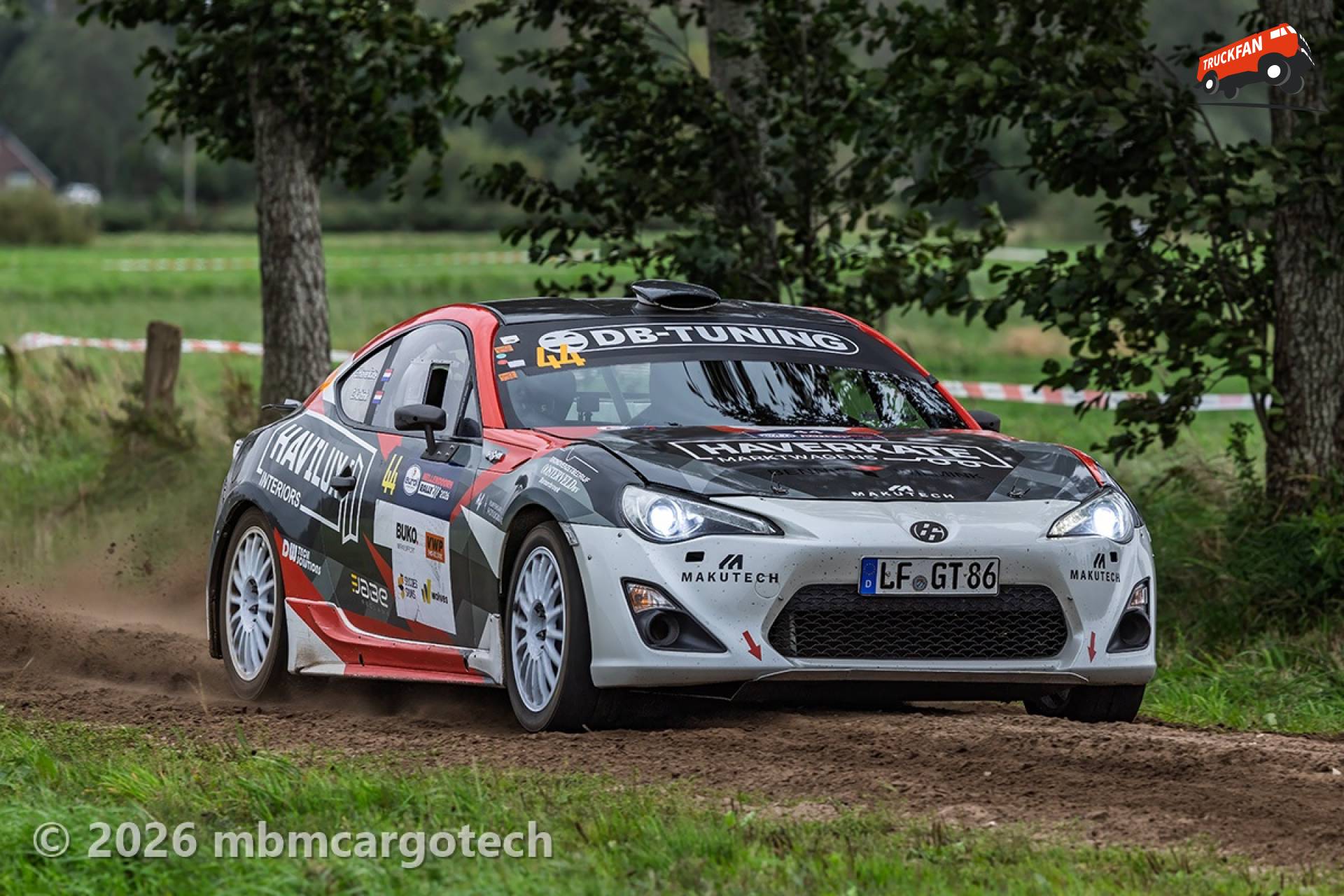 Toyota GT86 op onverharde rallybaan