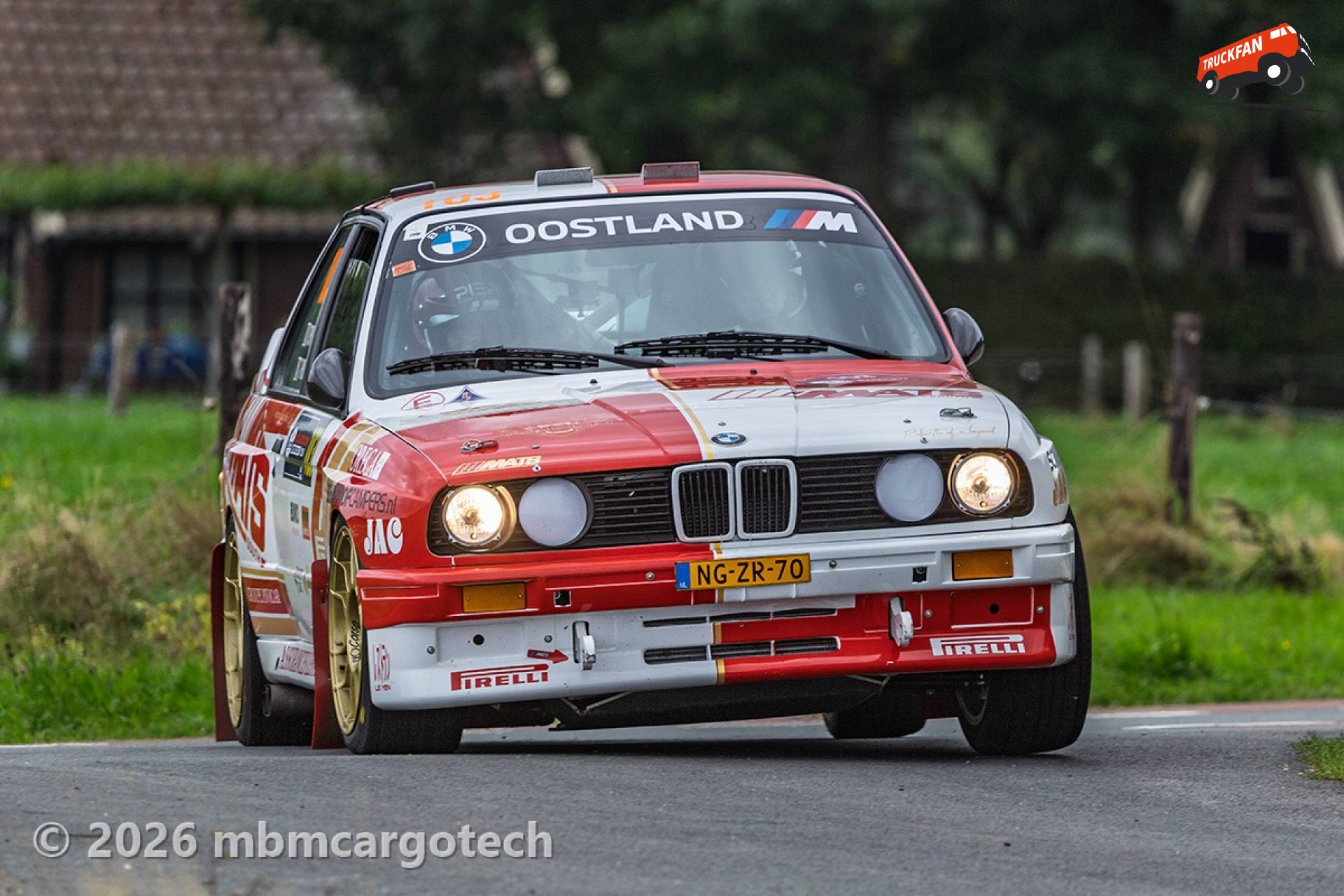BMW M3 met opgetild achterwiel