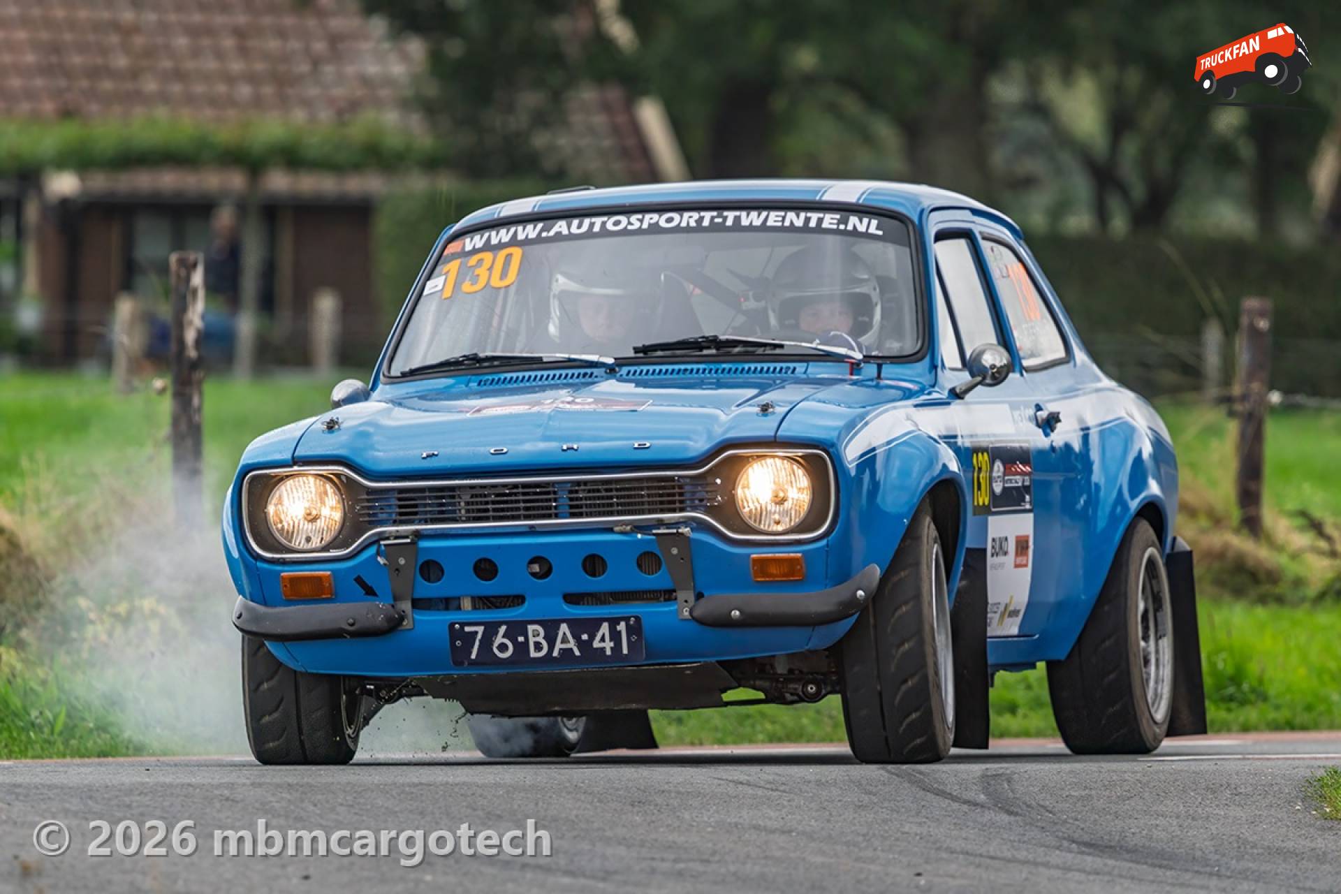 Ford Escort remmen voor een bocht
