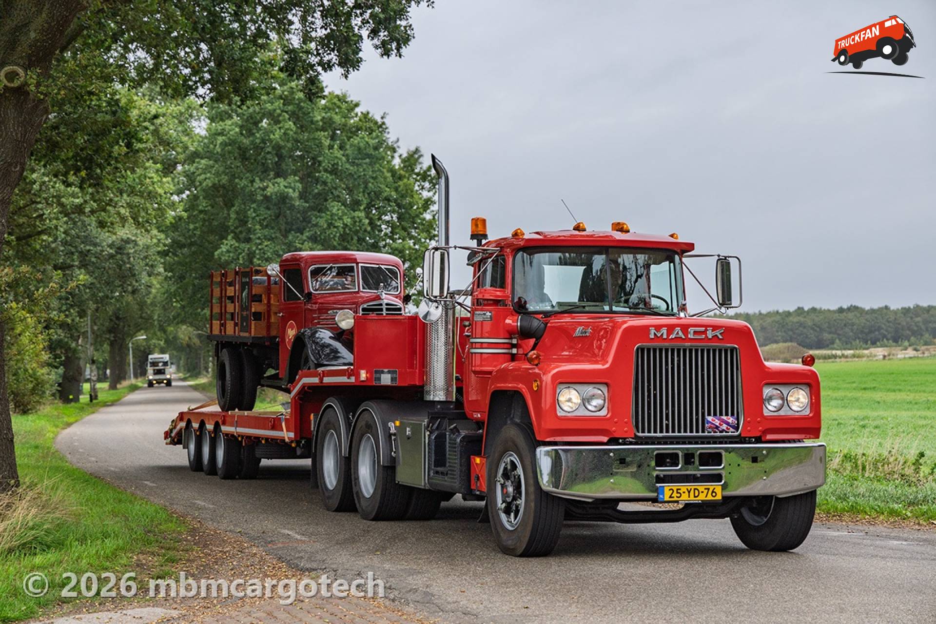 Mack 611ST Truck