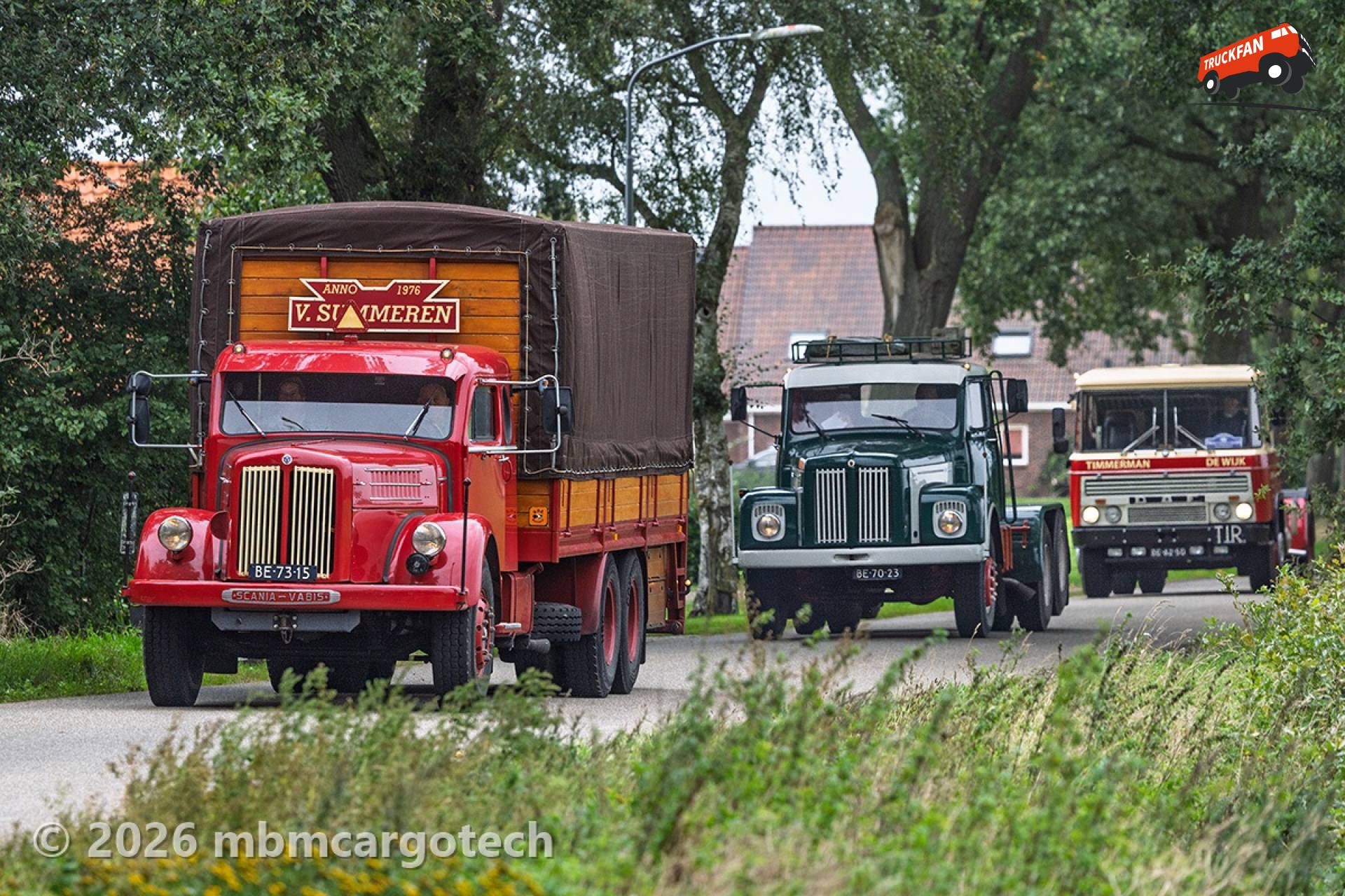 Twee Scania Trucks en Twee DAF 2600 Trucks