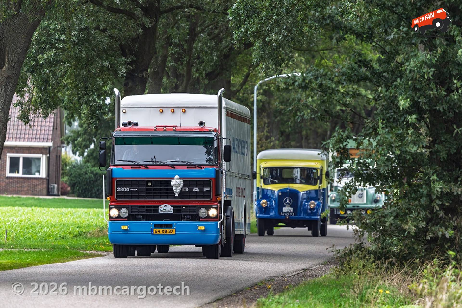 DAF 2800 Truck en Mercedes Voertuig