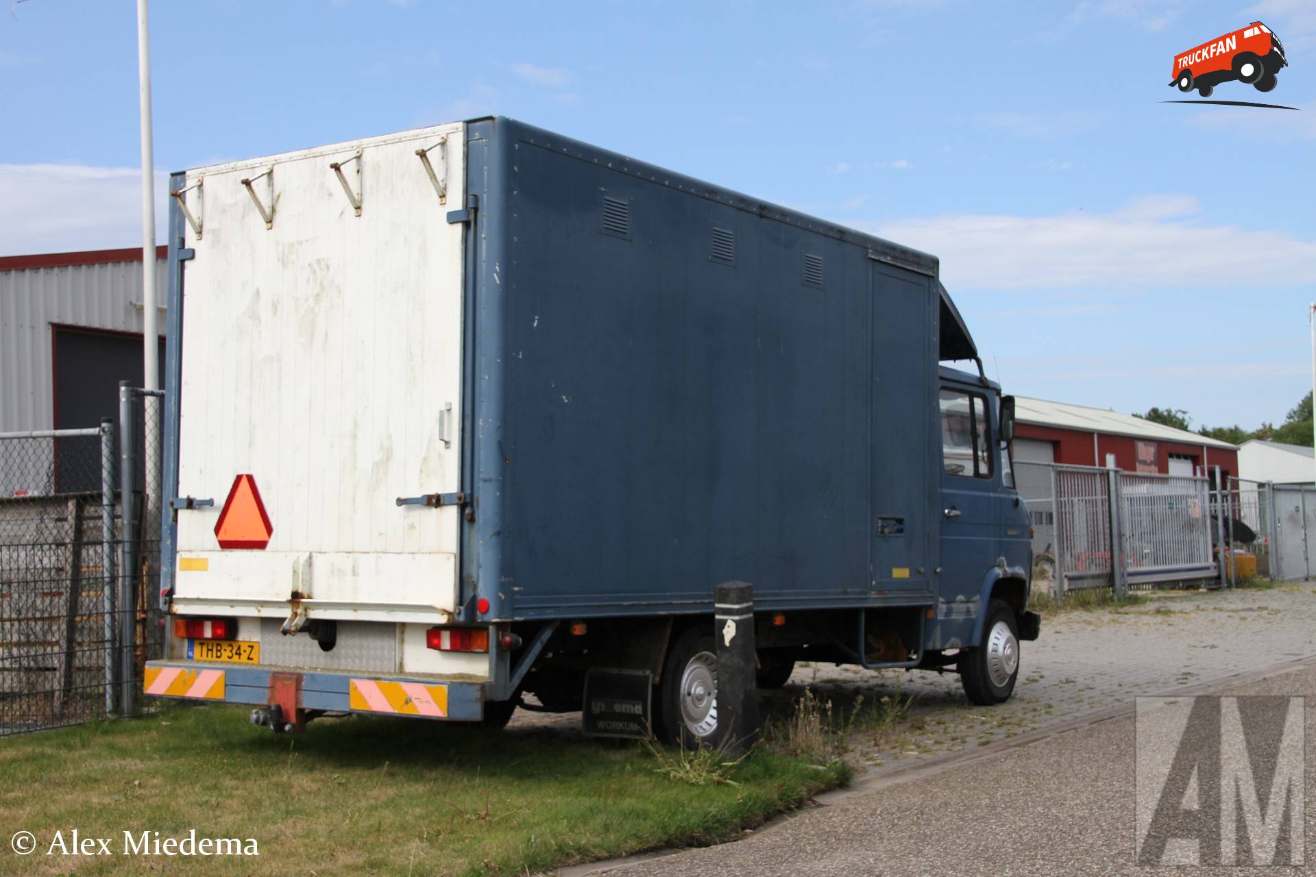 Mercedes-Benz 508D met Yntema opbouw in Berlikum
