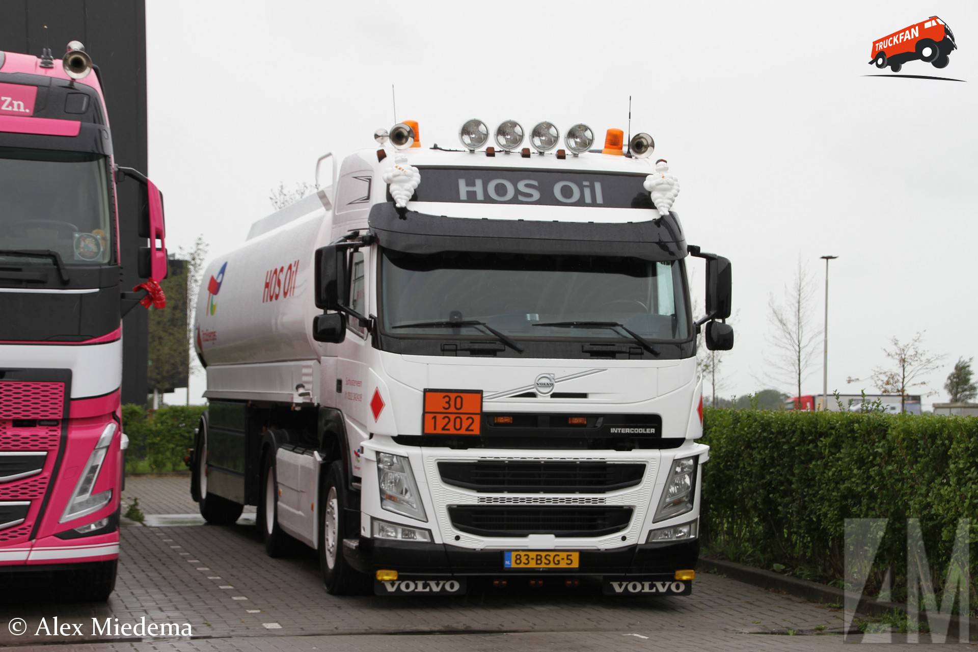 HOS Oil's Volvo FM vrachtwagen met kenteken 83-BGS-5