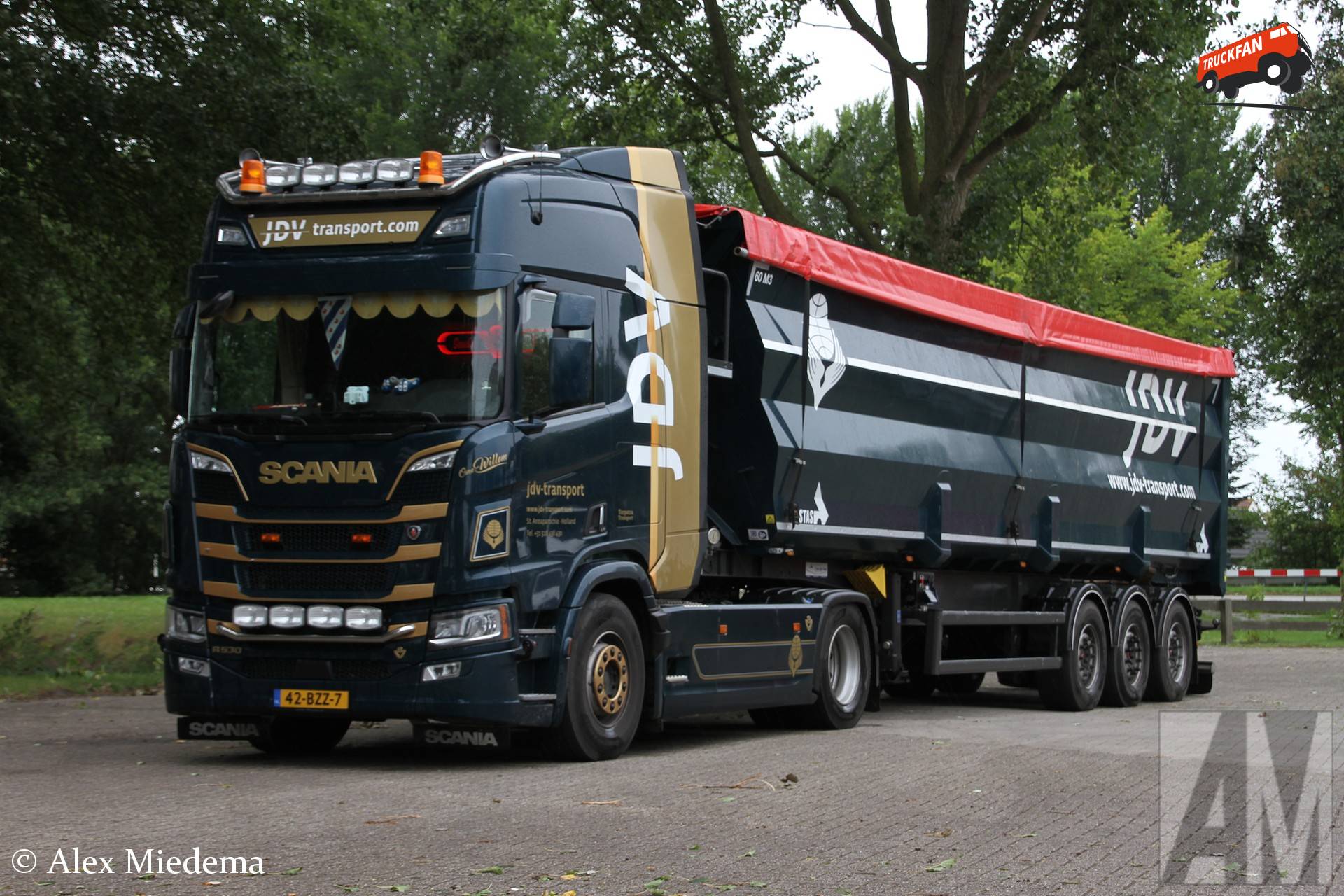 Scania R530 truck with STAS trailer