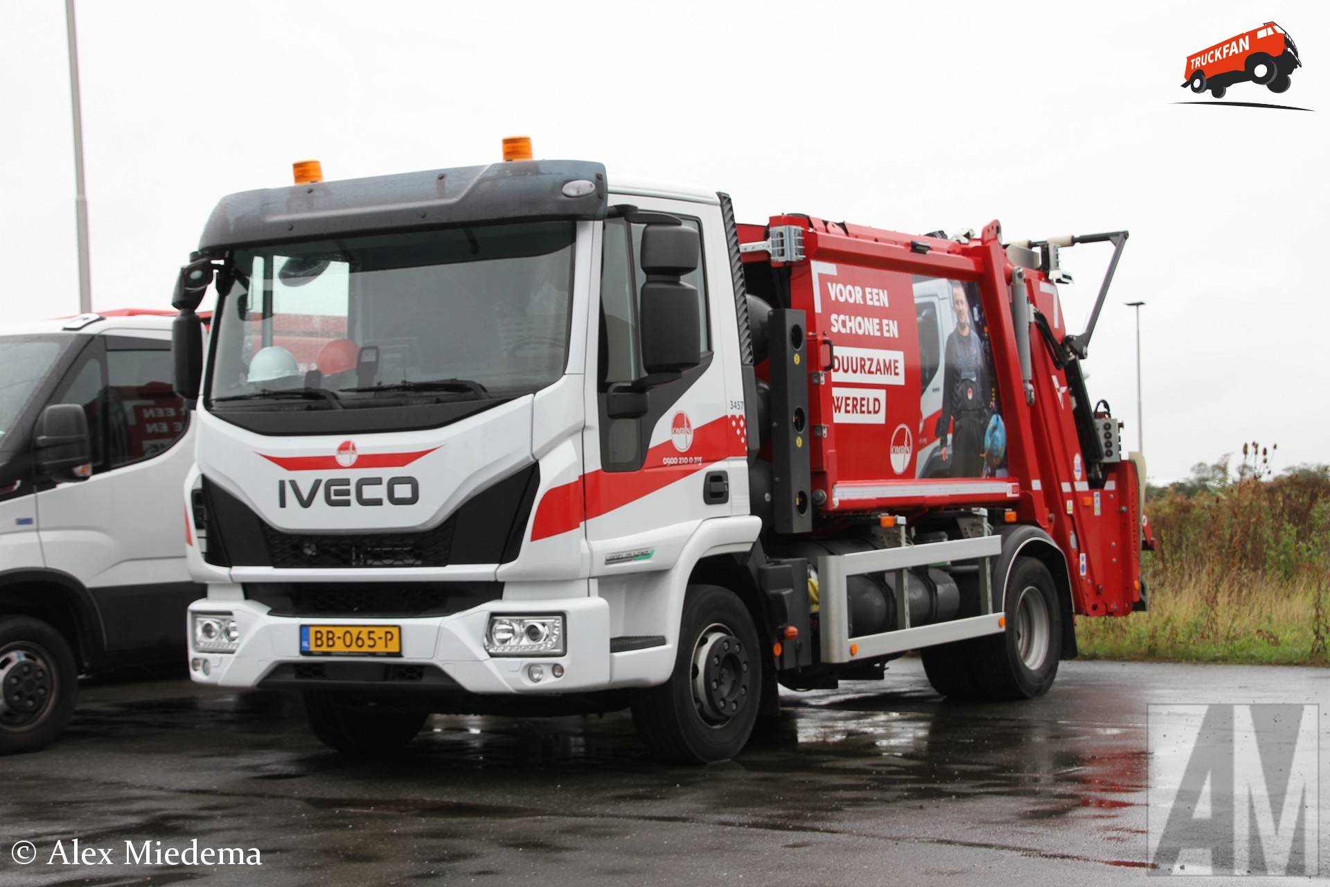 Iveco Eurocargo vrachtwagen van Omrin in Leeuwarden